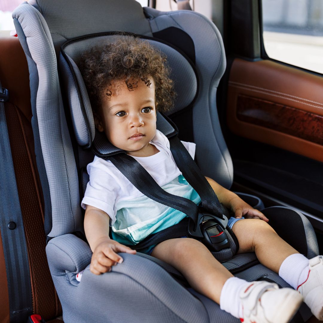 Alzadores para niños en el coche: ¿cuándo pueden usarlos?