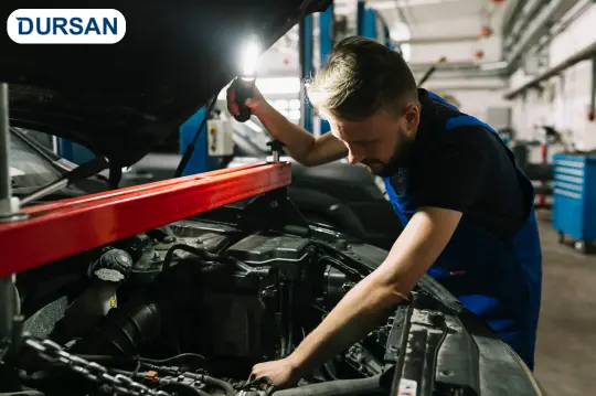 Reparación del coche en taller Dursan