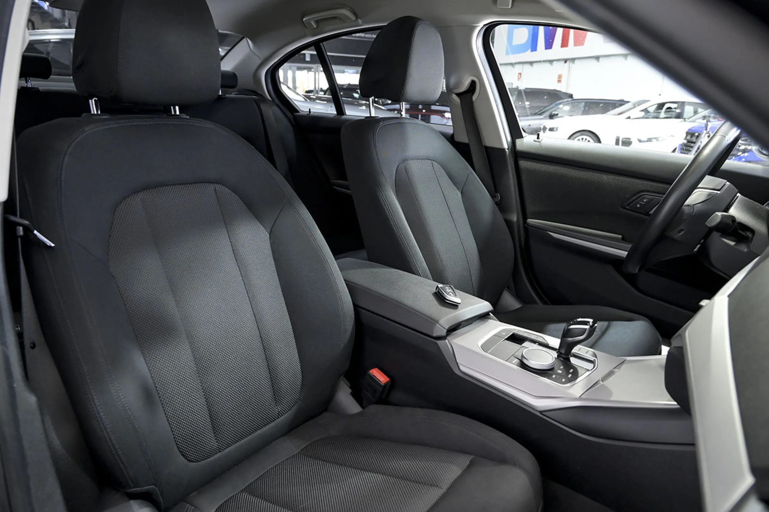 BMW 318 Serie 3 318dA Business - Foto 29