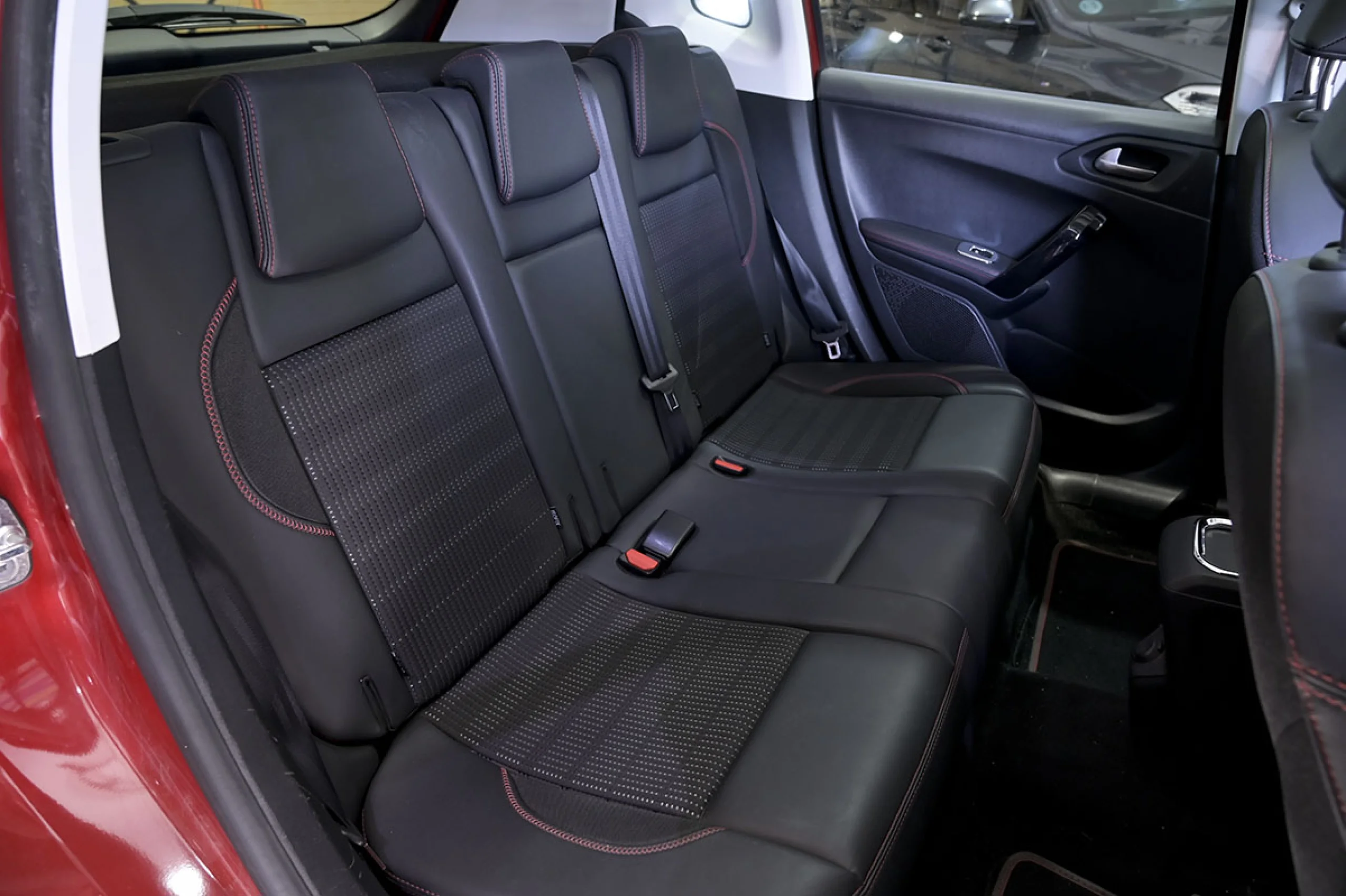 Peugeot 2008 GT Line 1.6 BlueHDi 88KW 120CV SS - Foto 18