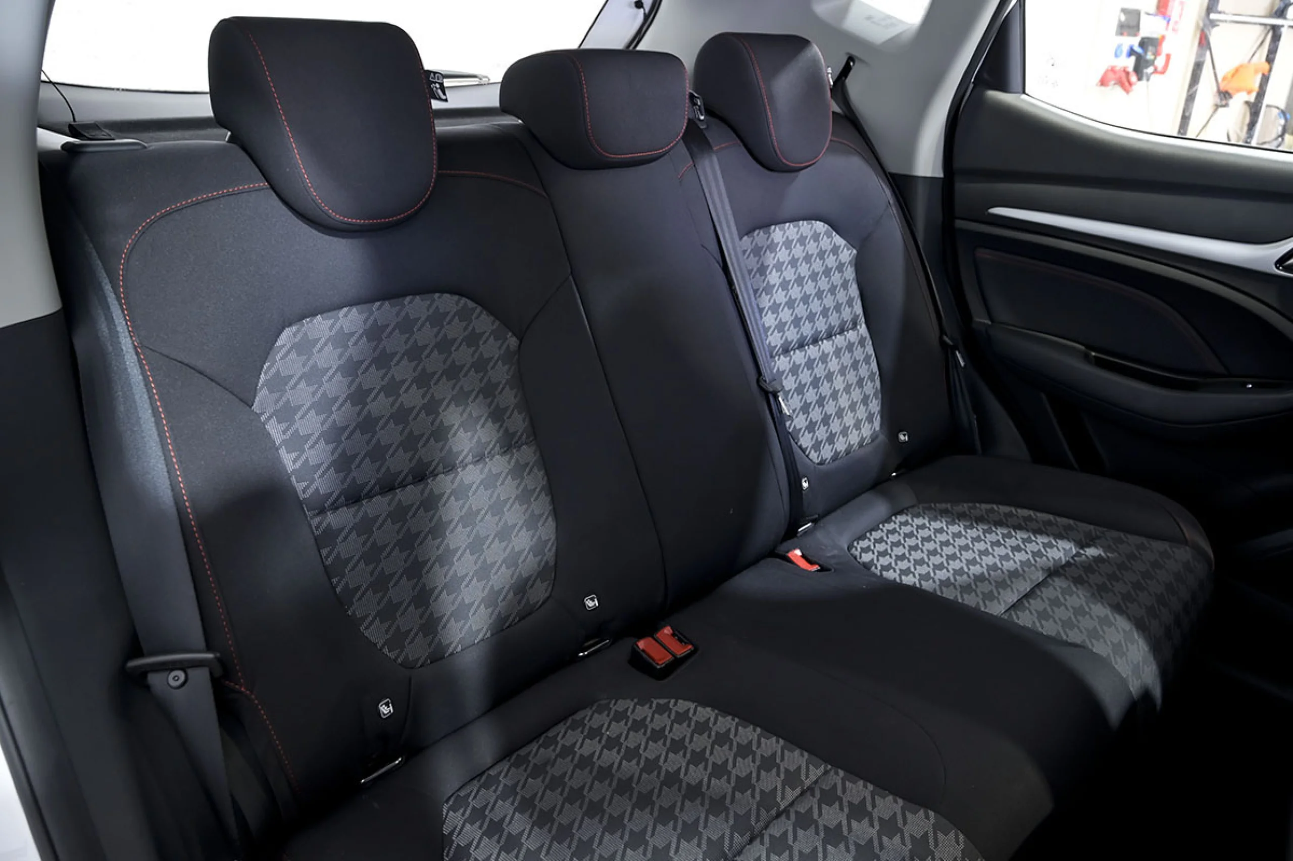 MG ZS 1.5 Luxury - Foto 17