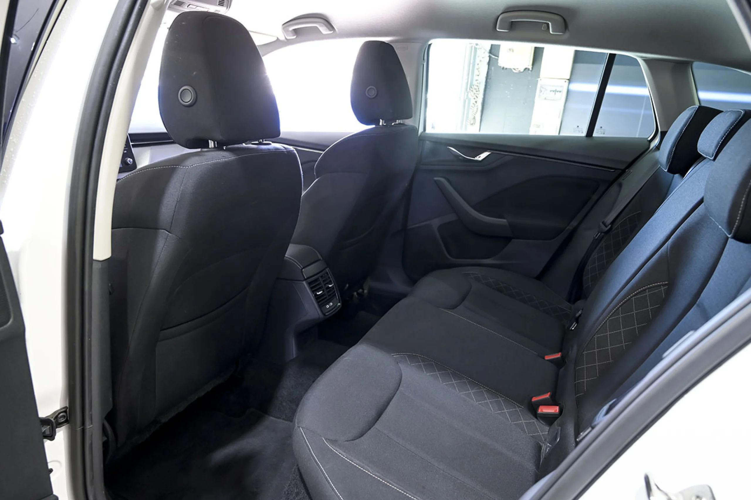 Skoda Scala 1.0 TSI 81KW 110 CV Ambition - Foto 16