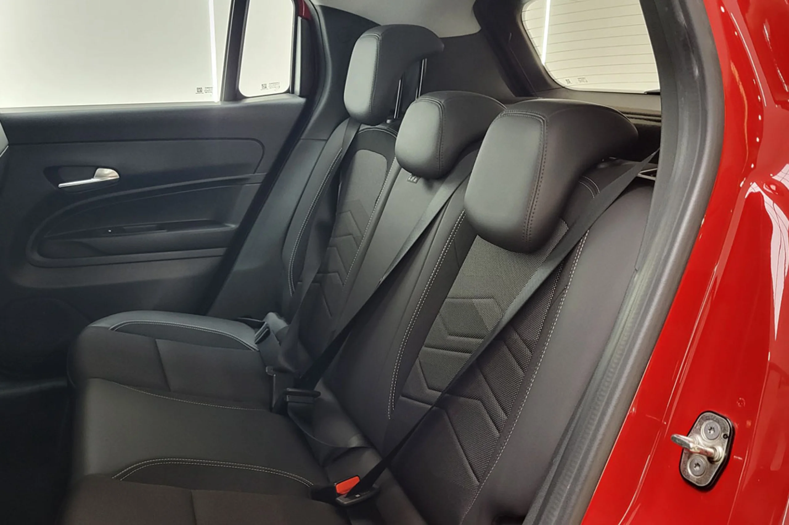 Jeep Avenger 1.2 G 74kW 100CV Altitude - Foto 14