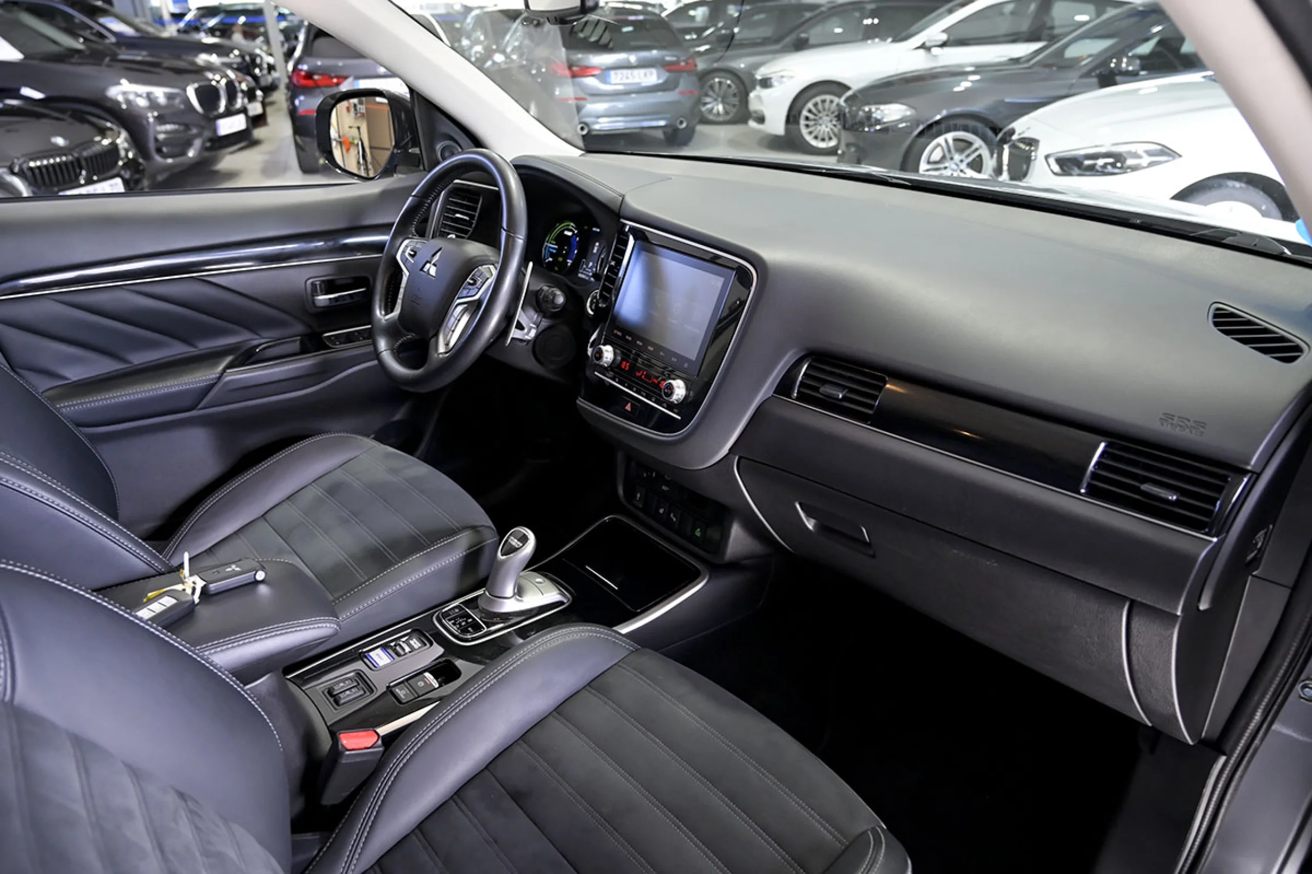 Mitsubishi Outlander 2.4 PHEV Kaiteki Auto 4WD - Foto 34