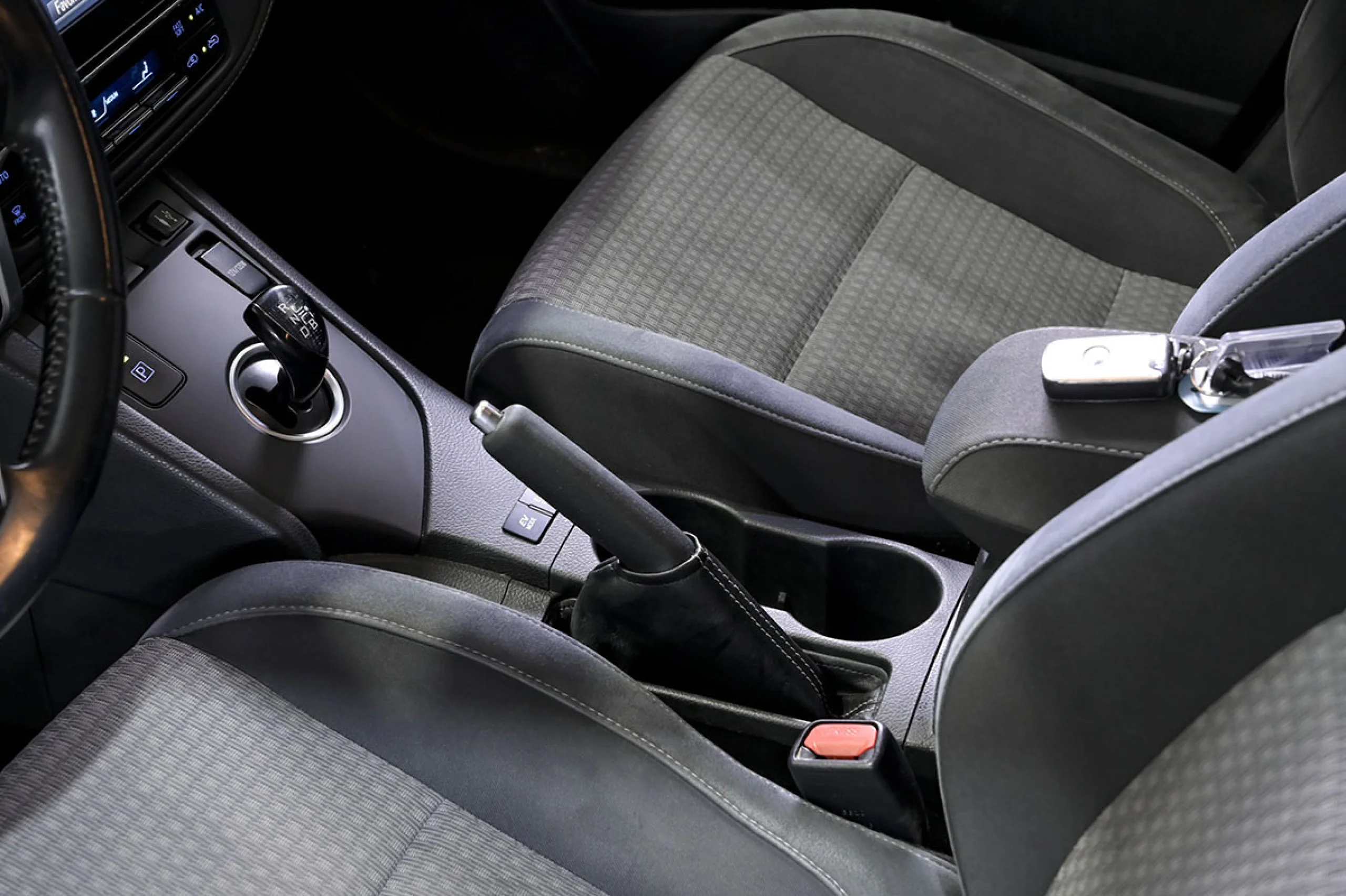 Toyota Auris 1.8 140H Hybrid Feel - Foto 26