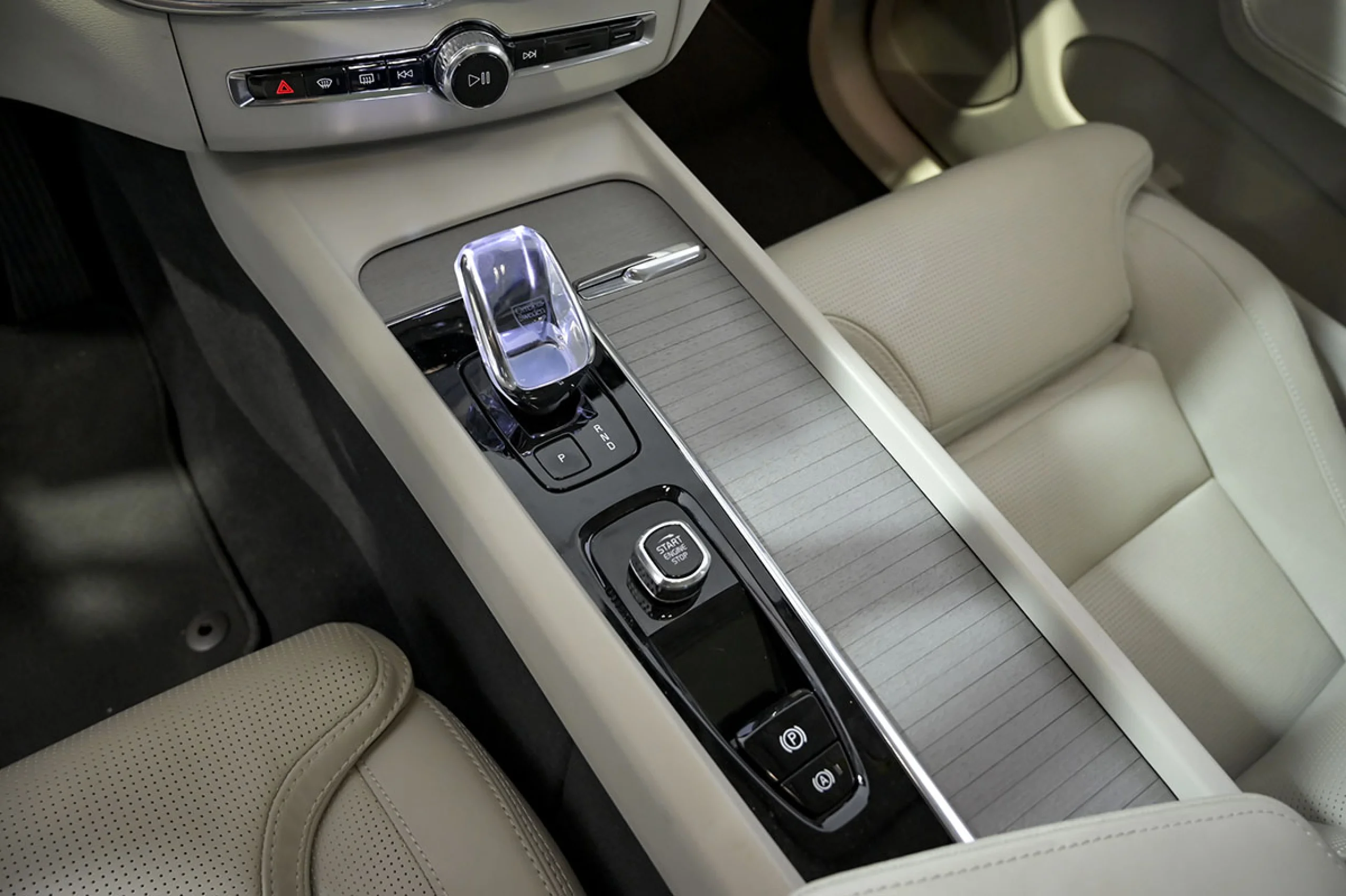 Volvo XC 60 XC60 2.0 T6 AWD Recharge Plus Dark Auto - Foto 34