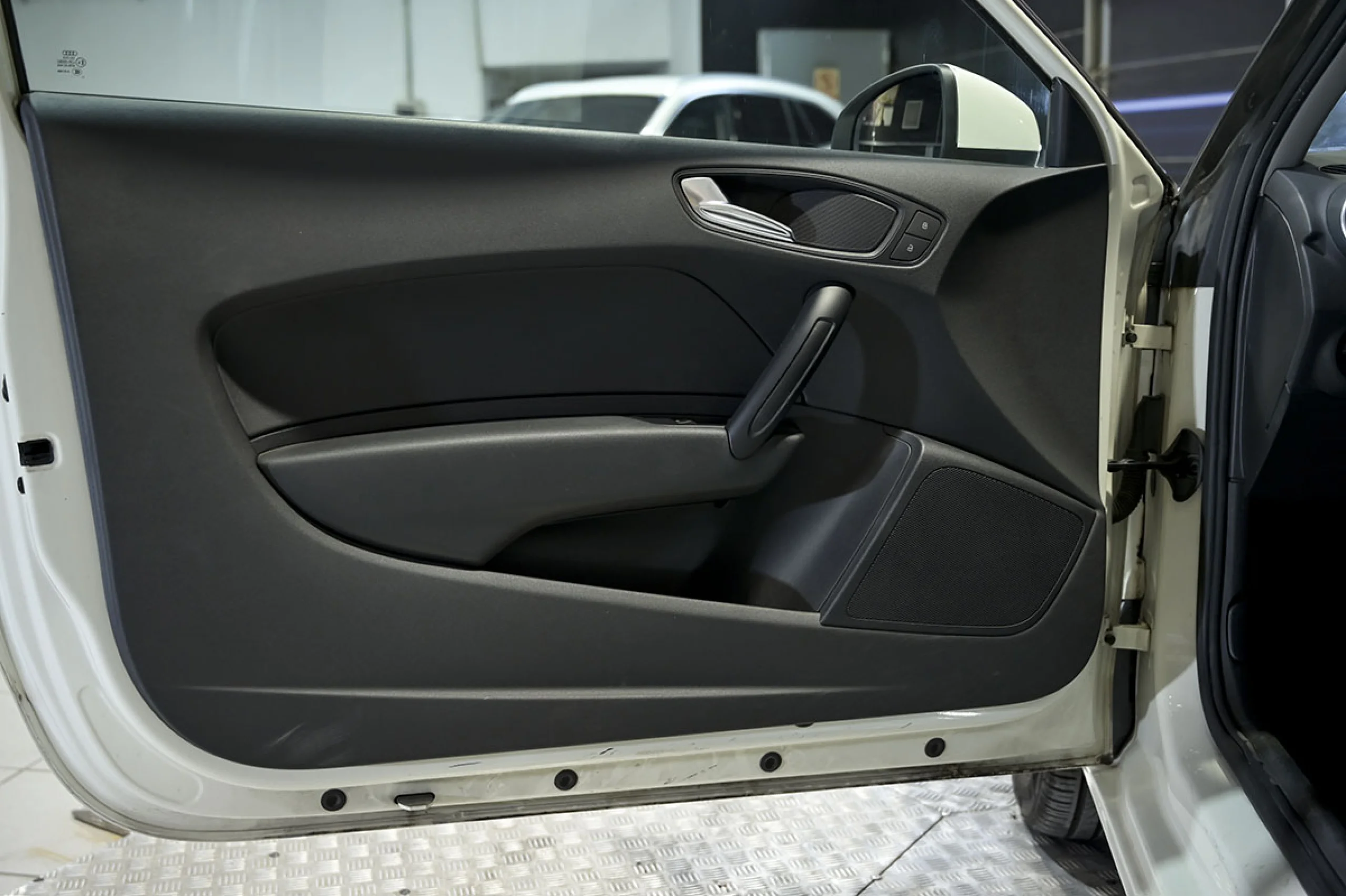 Audi A1 1.6 TDI 105cv Attraction - Foto 17