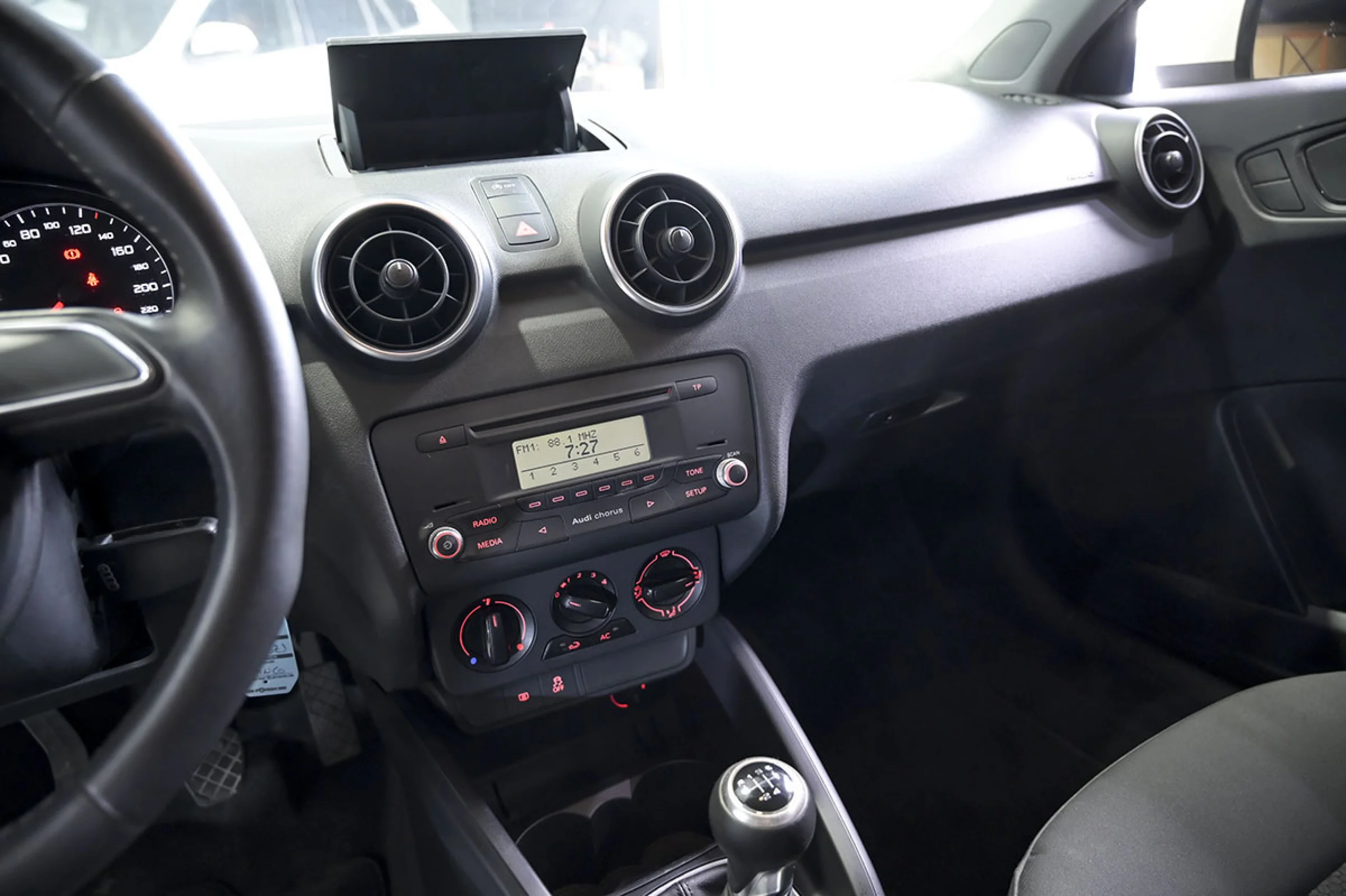 Audi A1 1.6 TDI 105cv Attraction - Foto 22