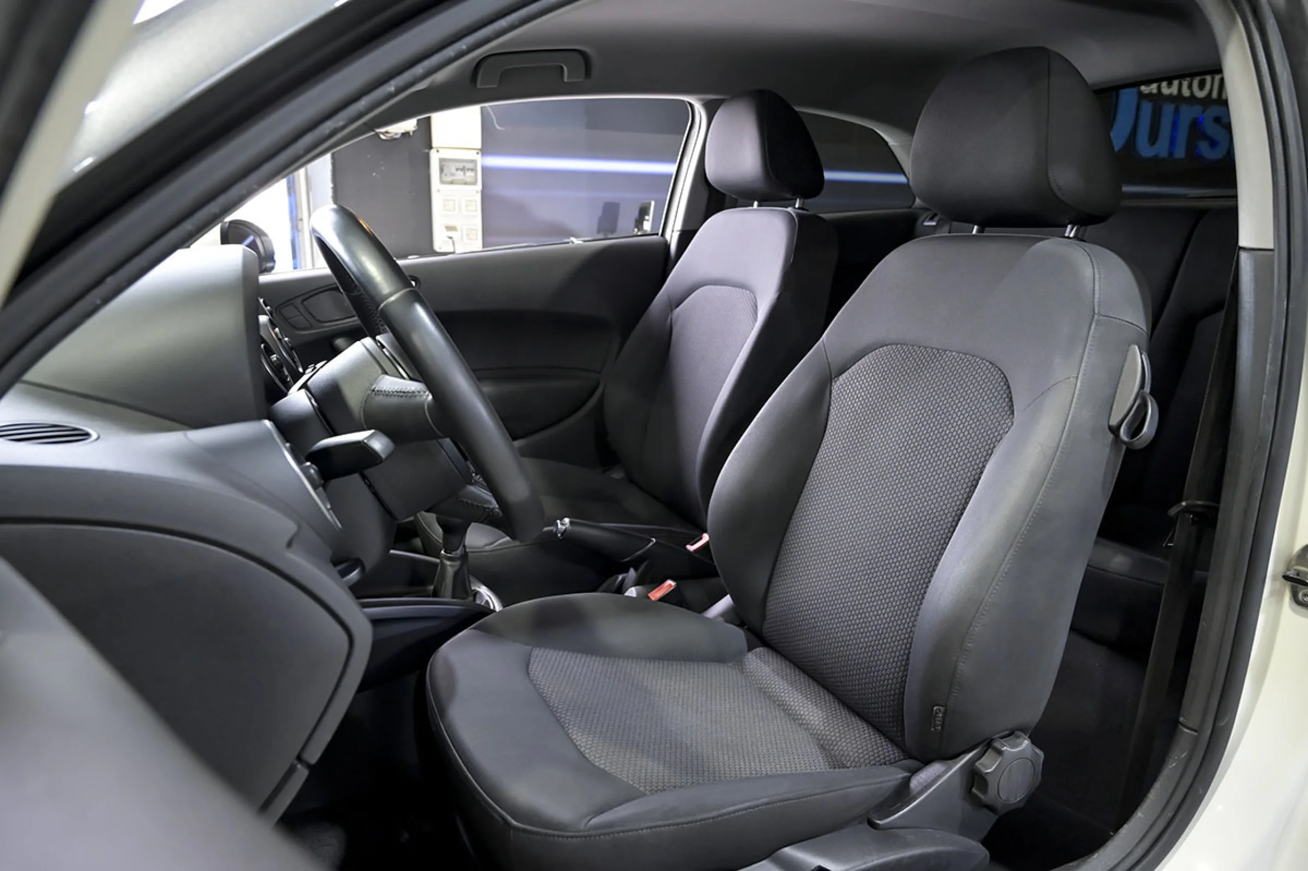 Audi A1 1.6 TDI 105cv Attraction - Foto 18