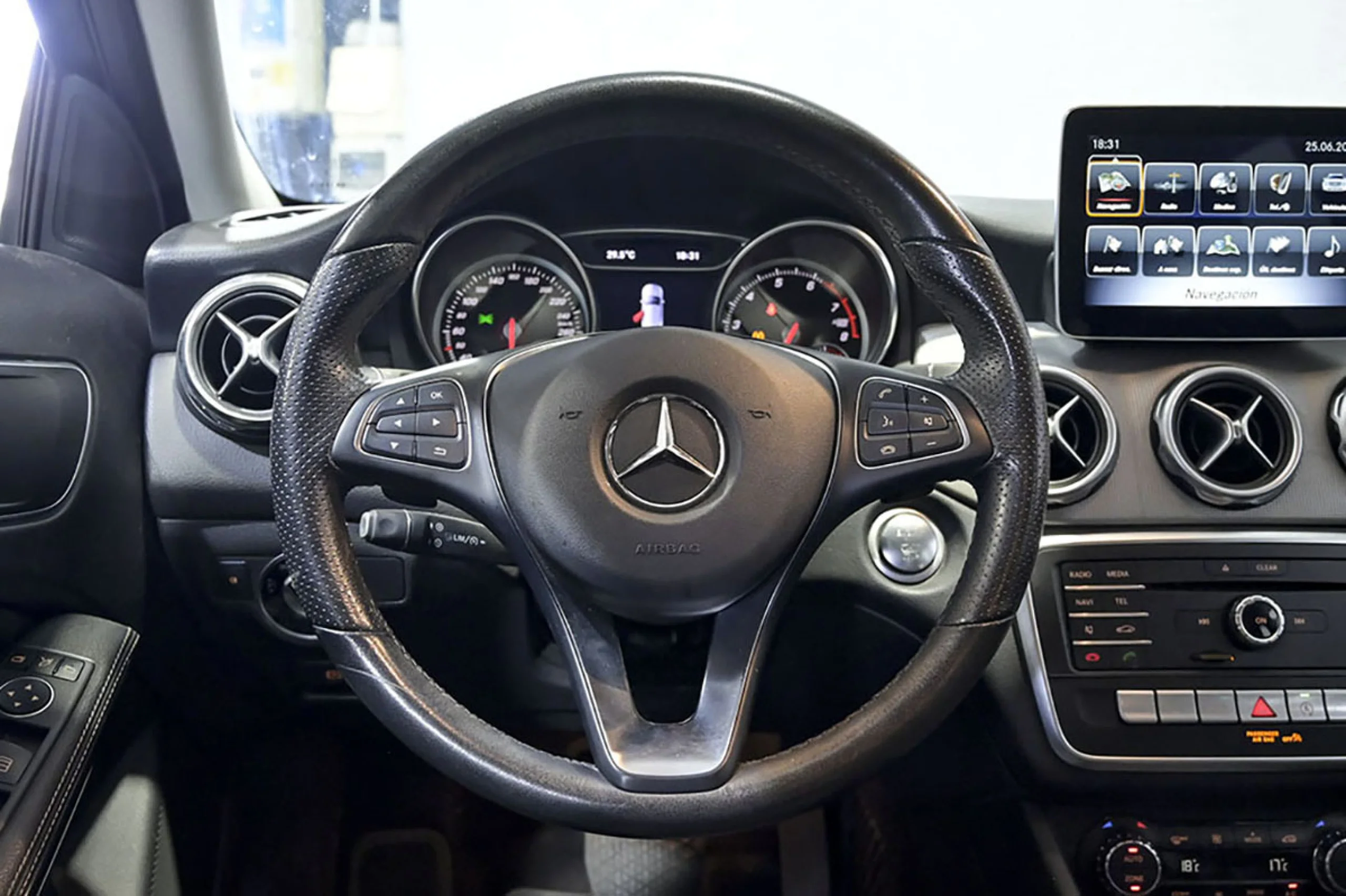 Mercedes-Benz GLA 180 Clase GLA GLA 180 - Foto 24
