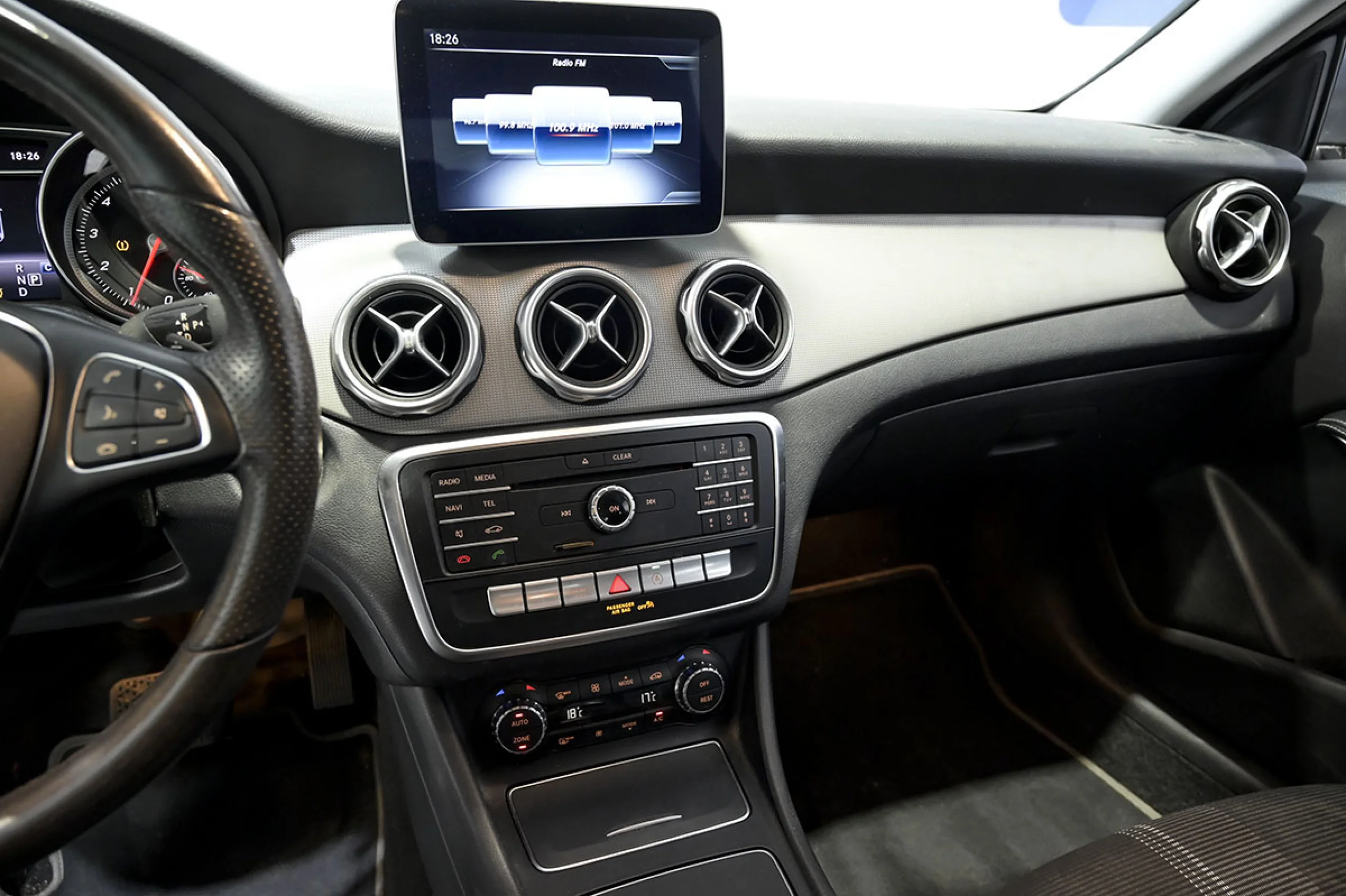 Mercedes-Benz GLA 180 Clase GLA GLA 180 - Foto 26