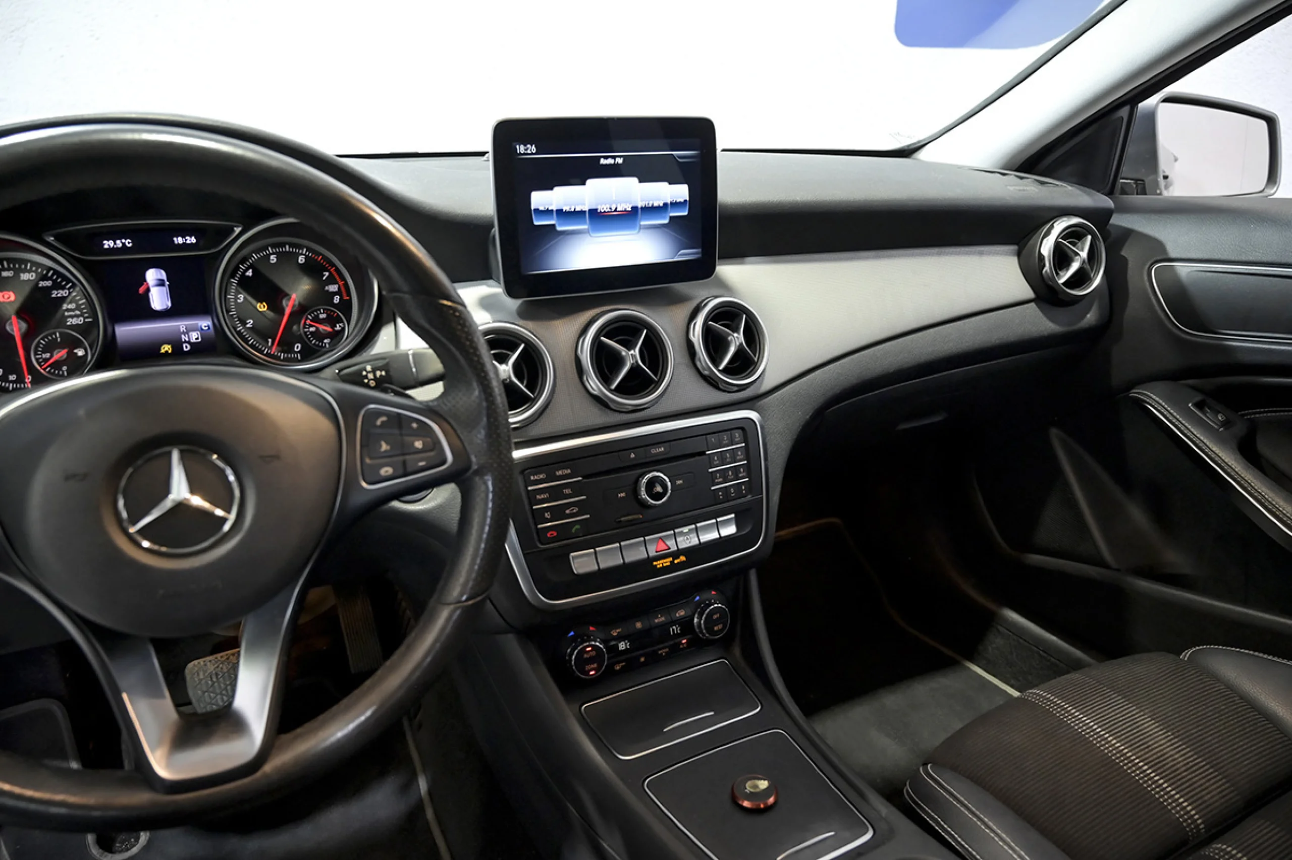 Mercedes-Benz GLA 180 Clase GLA GLA 180 - Foto 33