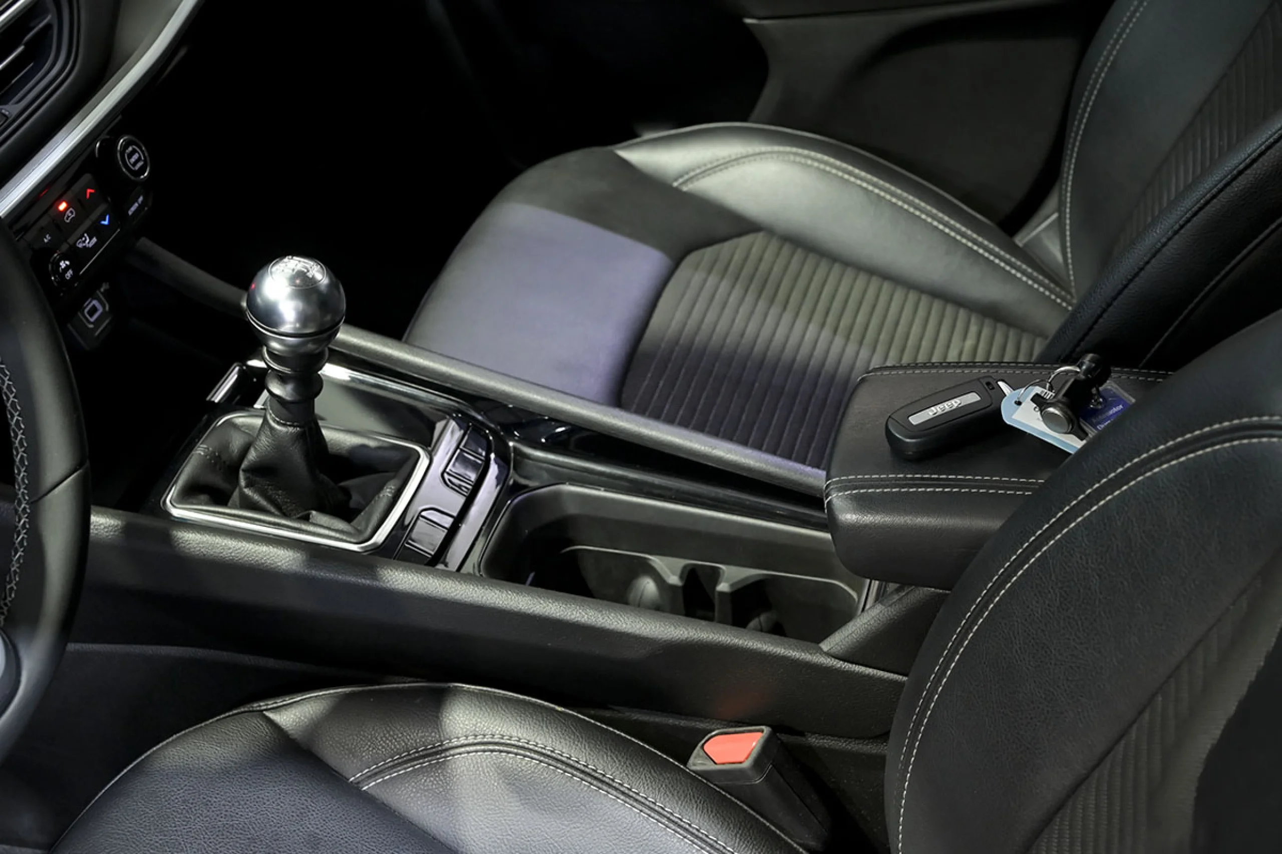 Jeep Compass 1.6 Mjet 96kW 130CV Limited FWD - Foto 33