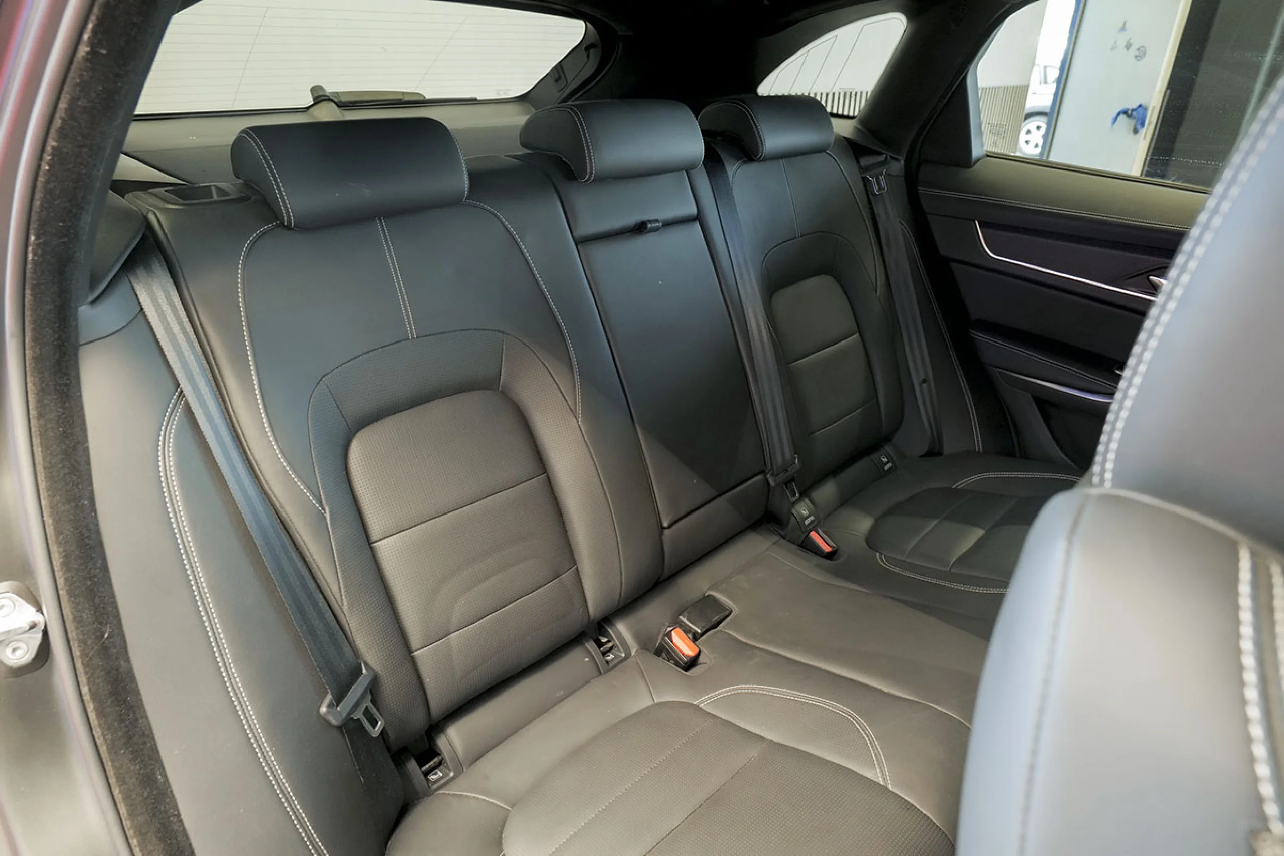 Jaguar F-Pace 2.0 I4 PHEV 404PS AWD Auto RDynamic SE - Foto 17