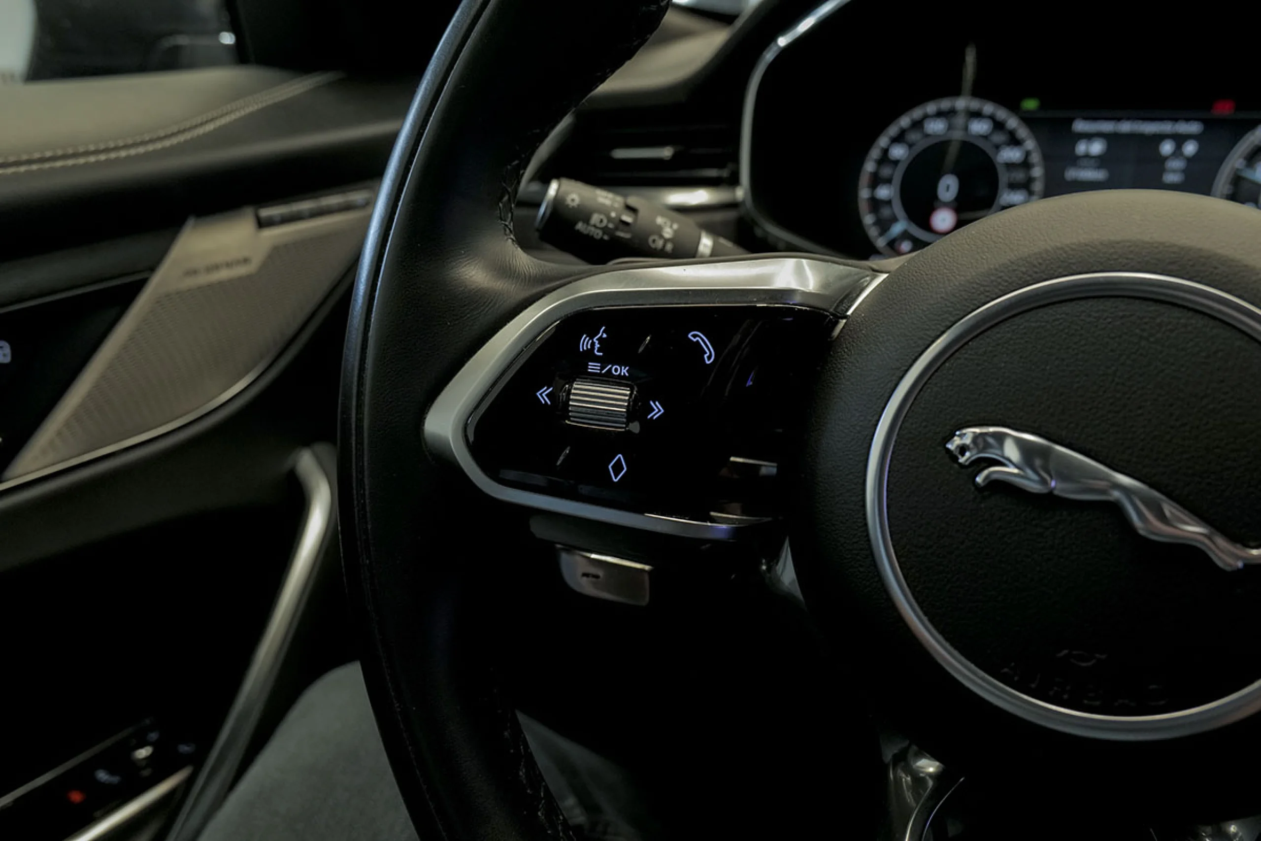 Jaguar F-Pace 2.0 I4 PHEV 404PS AWD Auto RDynamic SE - Foto 27
