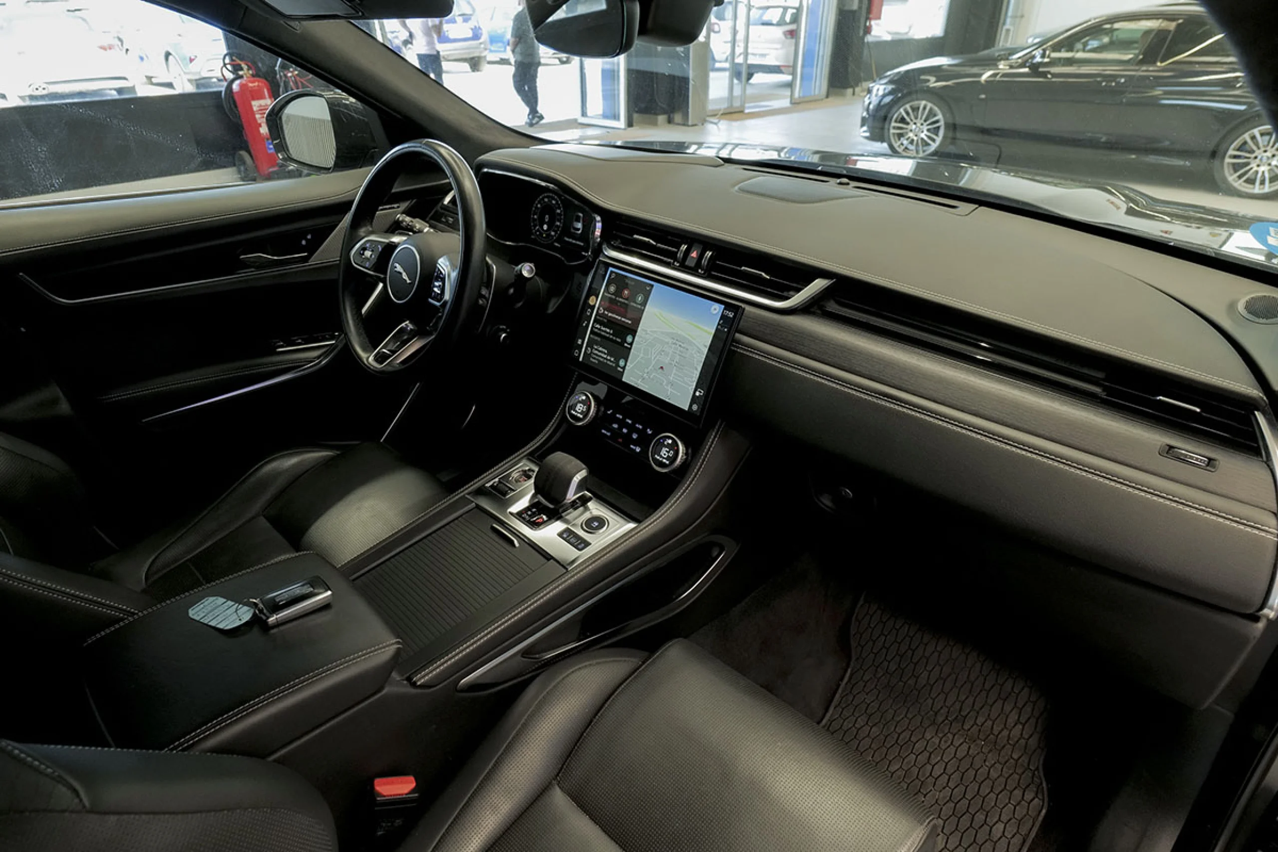 Jaguar F-Pace 2.0 I4 PHEV 404PS AWD Auto RDynamic SE - Foto 40