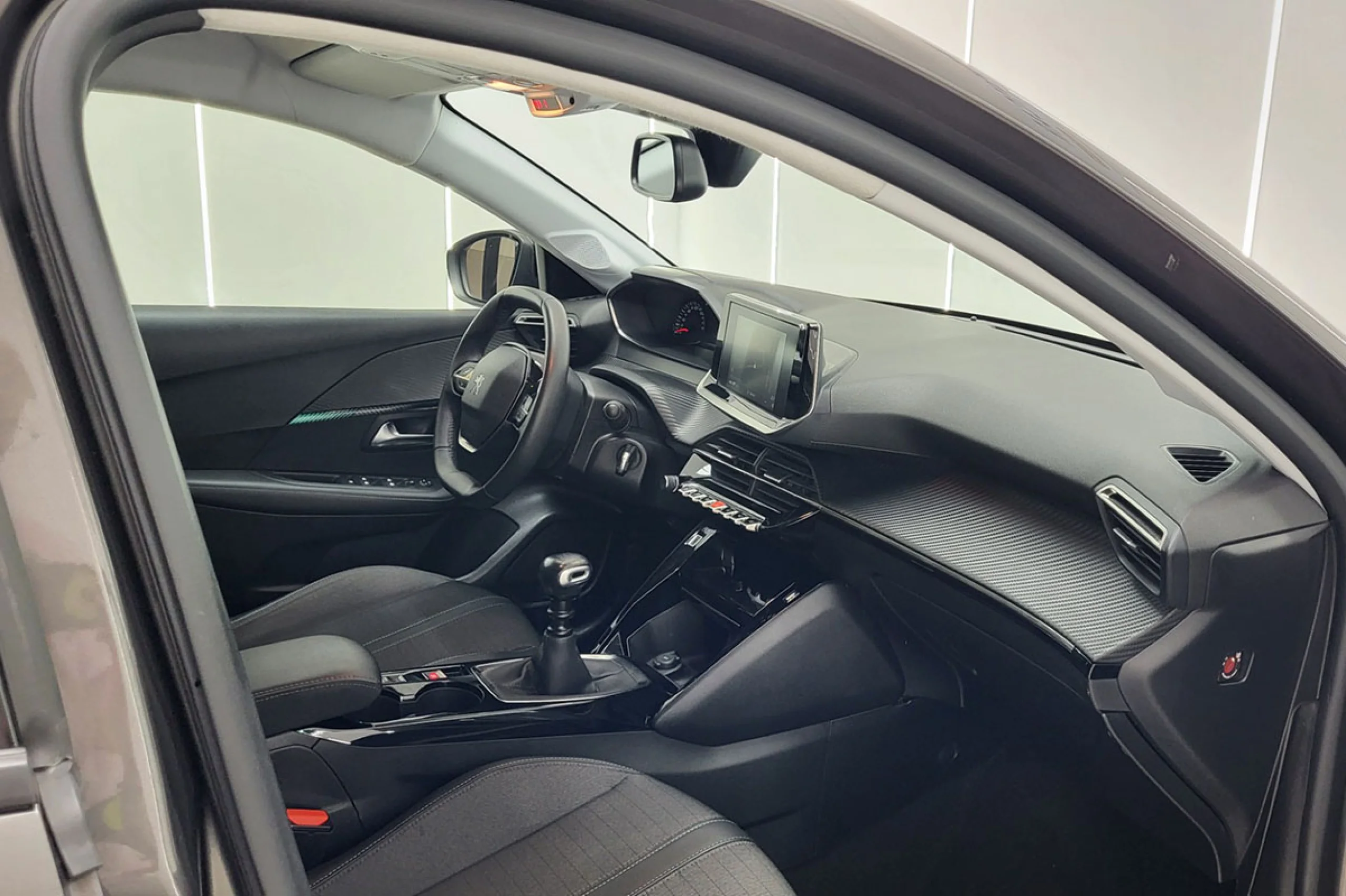 Peugeot 208 Allure Puretech 100 - Foto 17