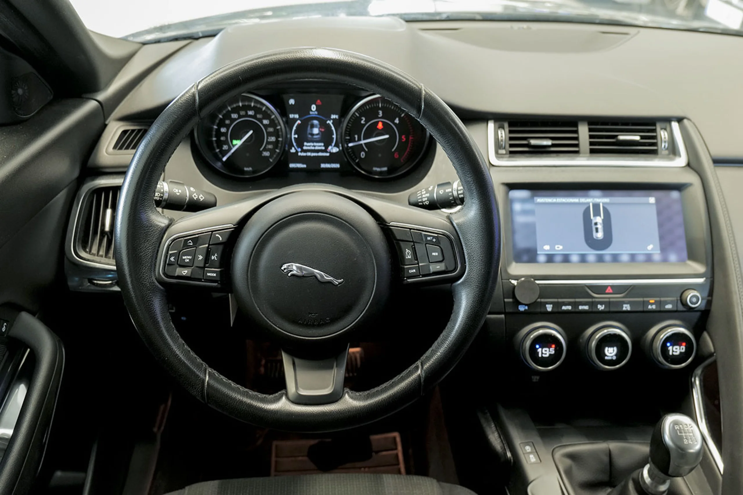 Jaguar E-Pace 2.0D 132kW Pure - Foto 21
