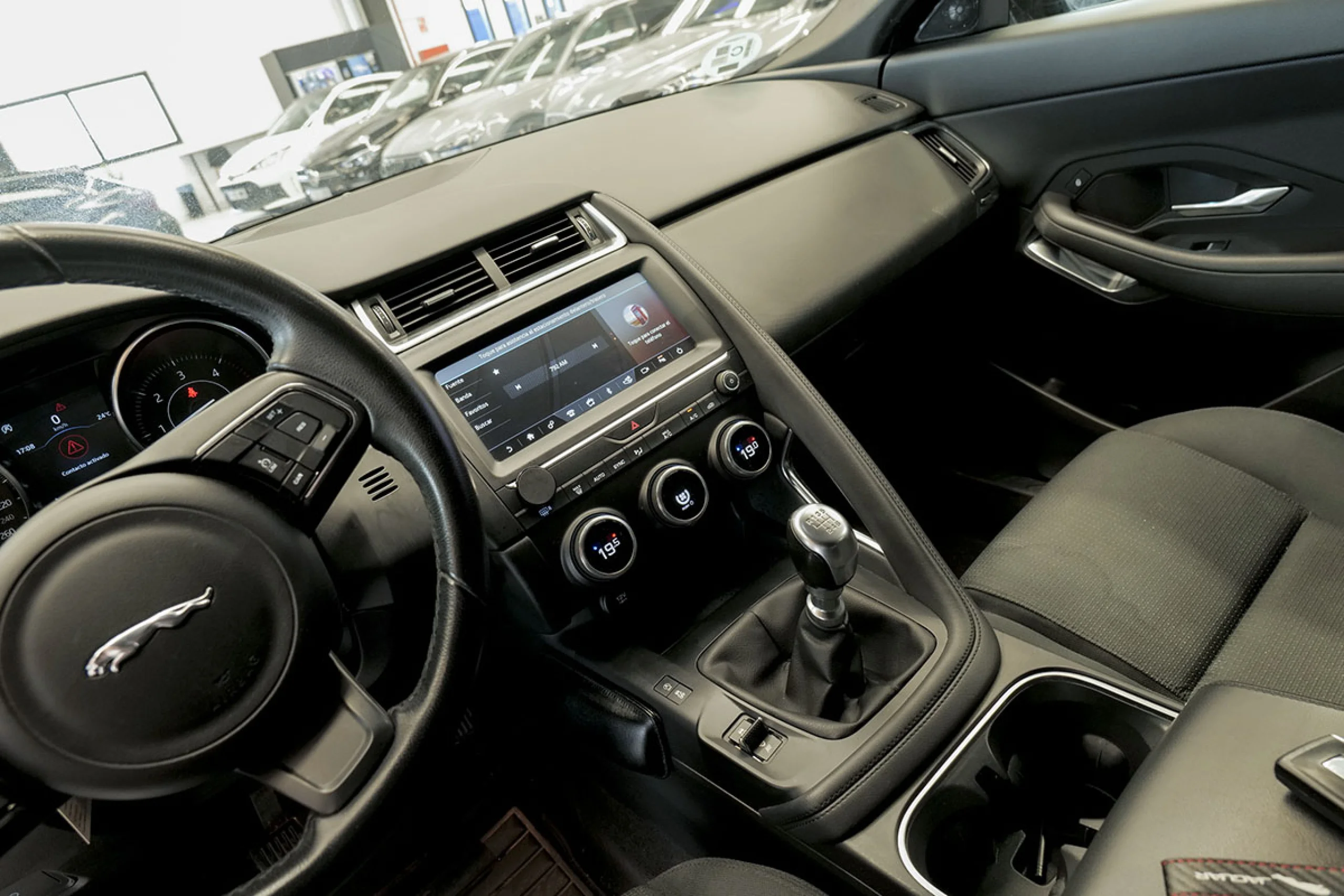 Jaguar E-Pace 2.0D 132kW Pure - Foto 23