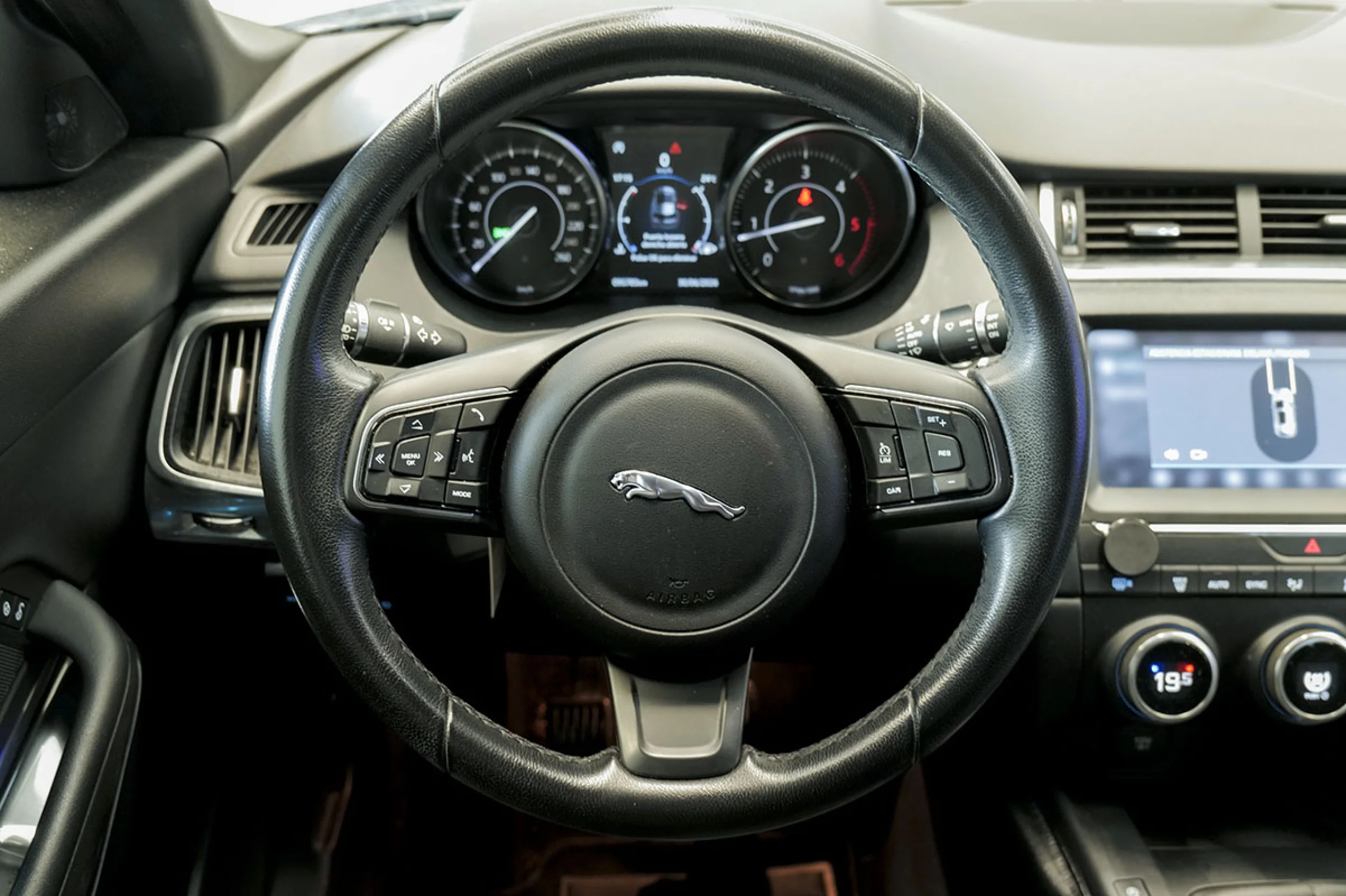 Jaguar E-Pace 2.0D 132kW Pure - Foto 24