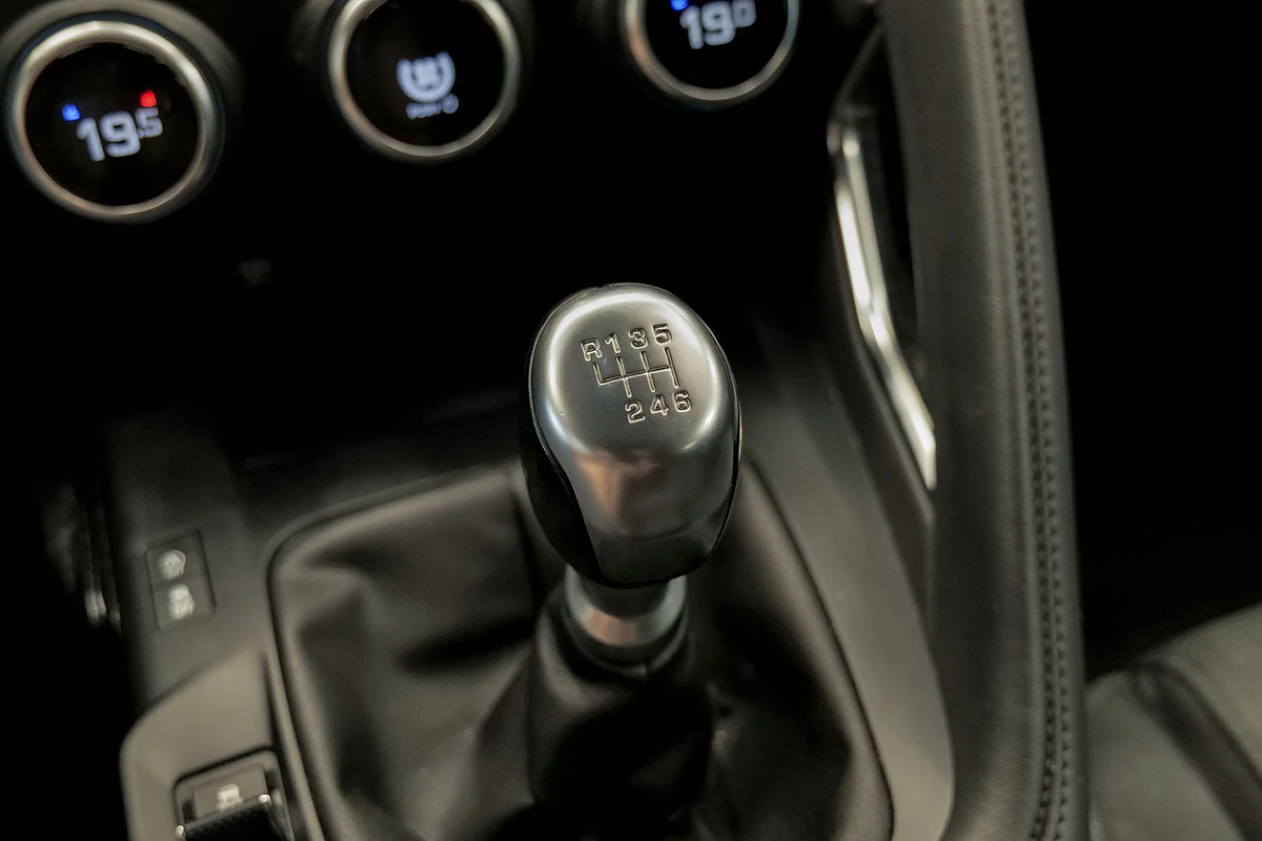 Jaguar E-Pace 2.0D 132kW Pure - Foto 27