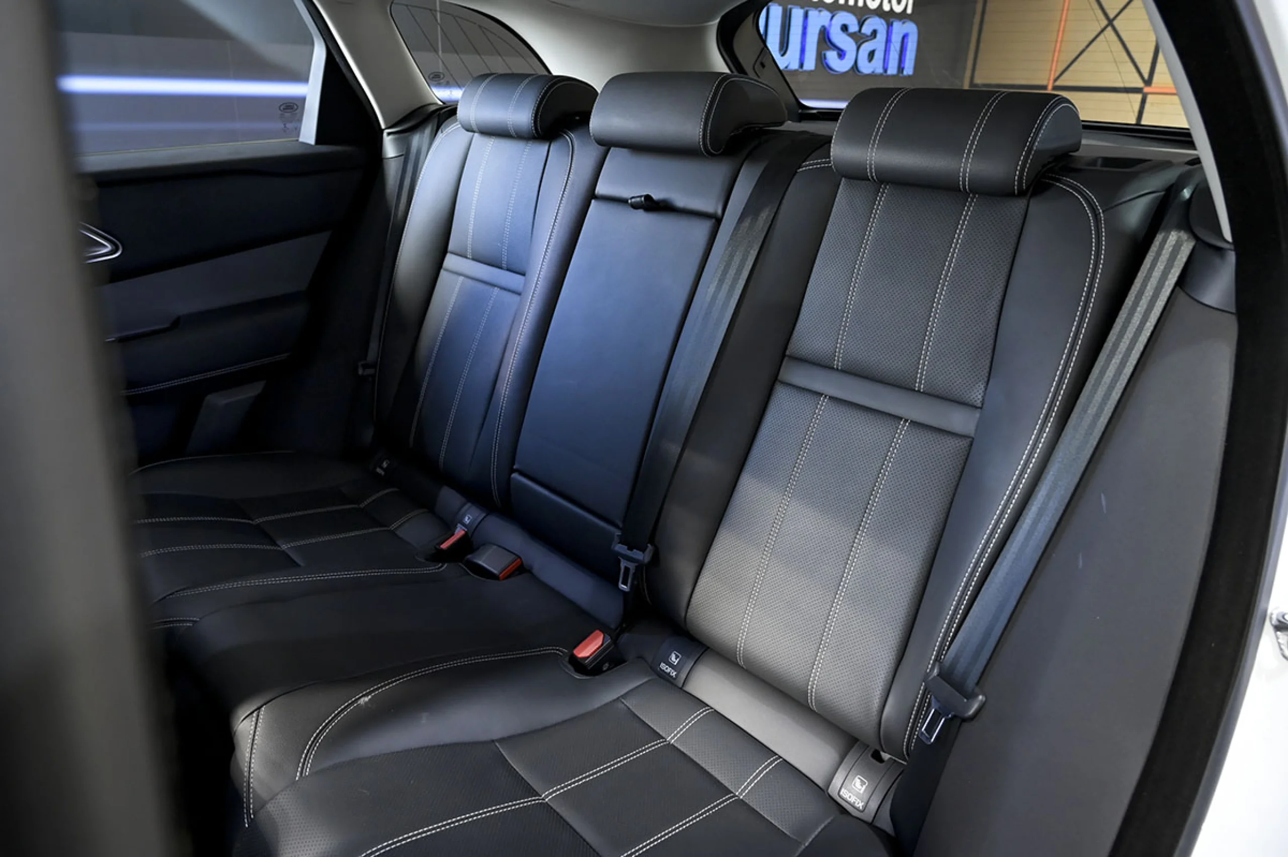 Land Rover Range Rover Velar 2.0D I4 150kW 204CV S 4WD Auto - Foto 17