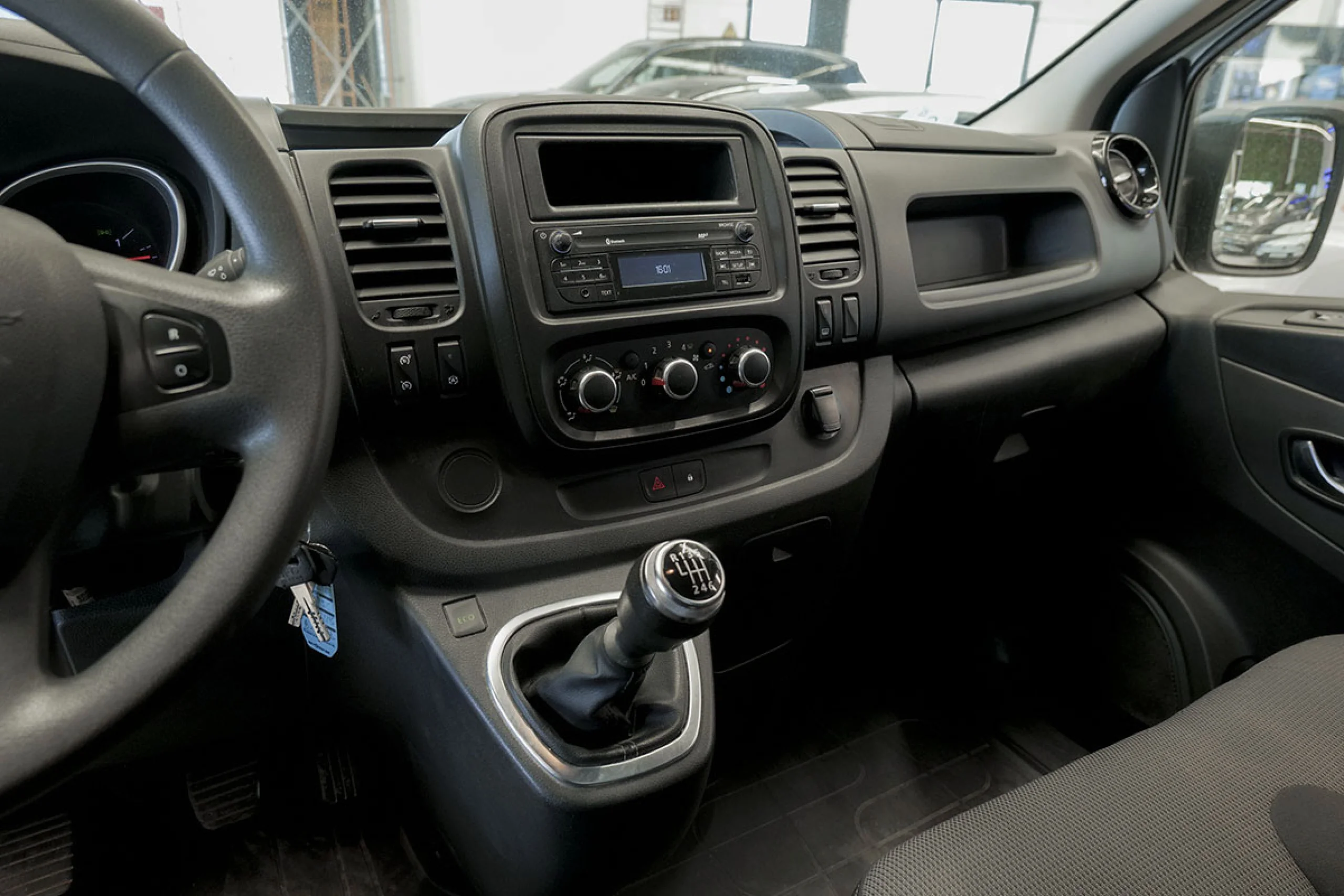 Renault Trafic Furgon 29 L2H1 Energy BluedCi 88 kW - Foto 23