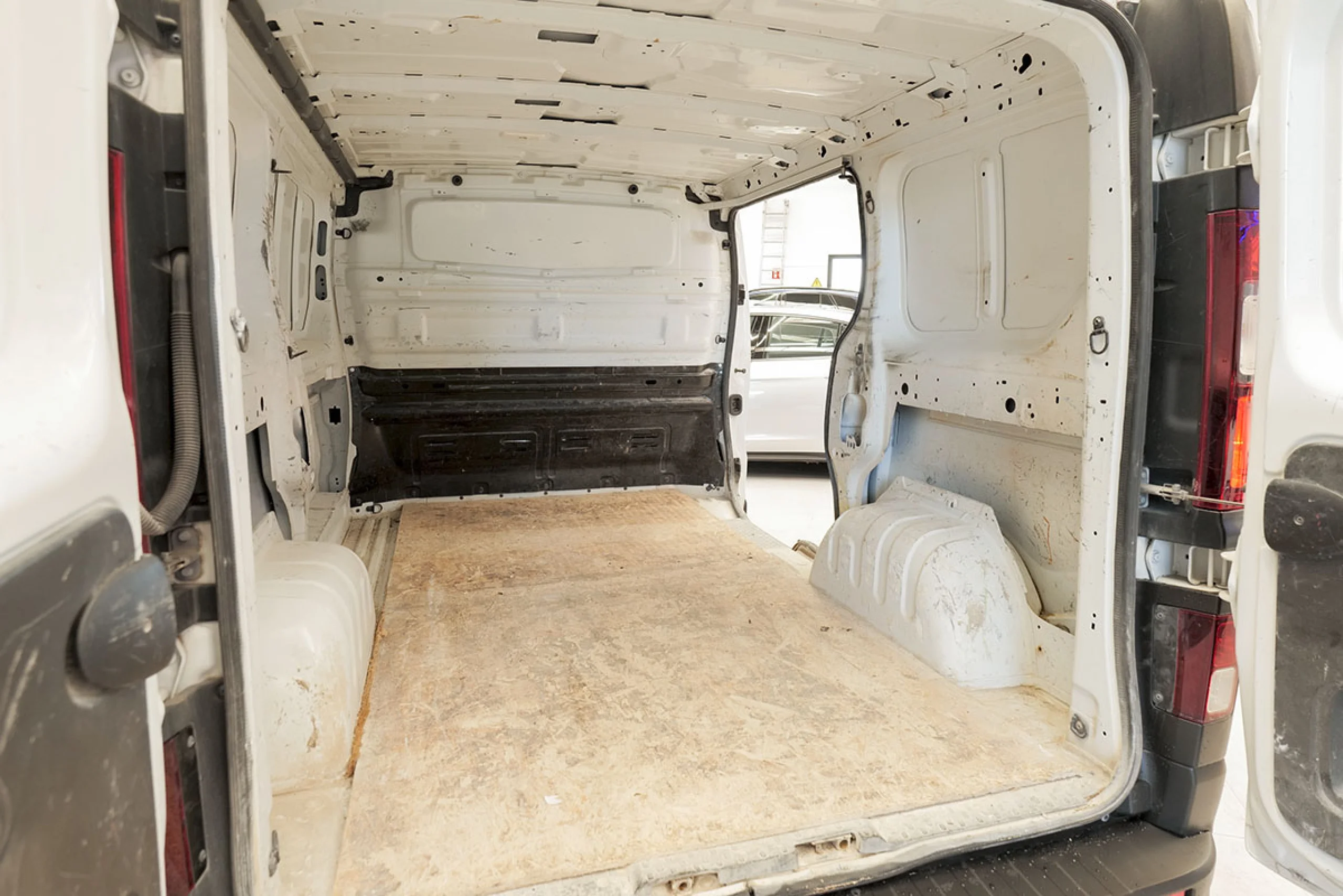 Renault Trafic Furgon 29 L2H1 Energy BluedCi 88 kW - Foto 17