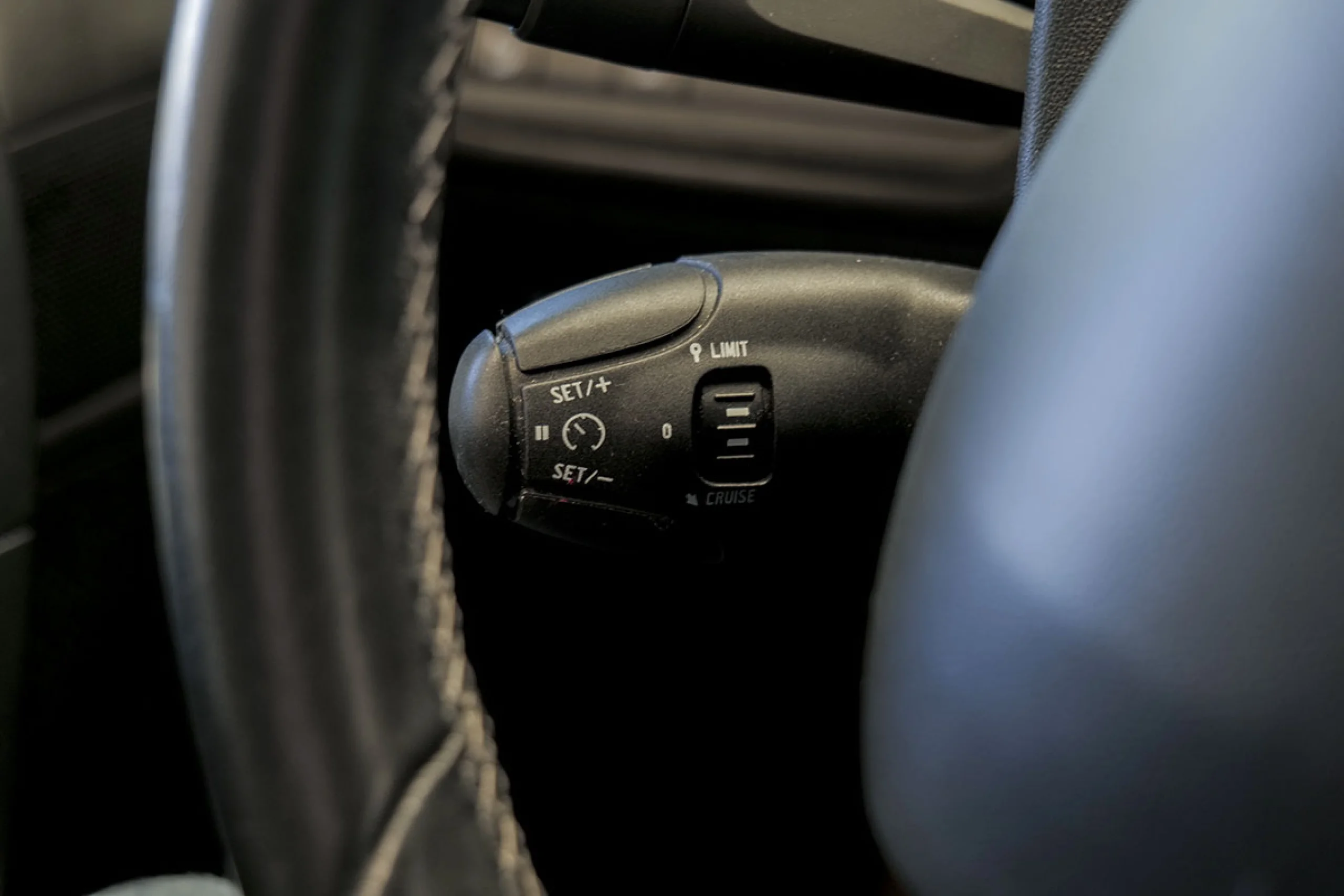 Peugeot 2008 Allure BlueHDi 120 SS EAT6 - Foto 23