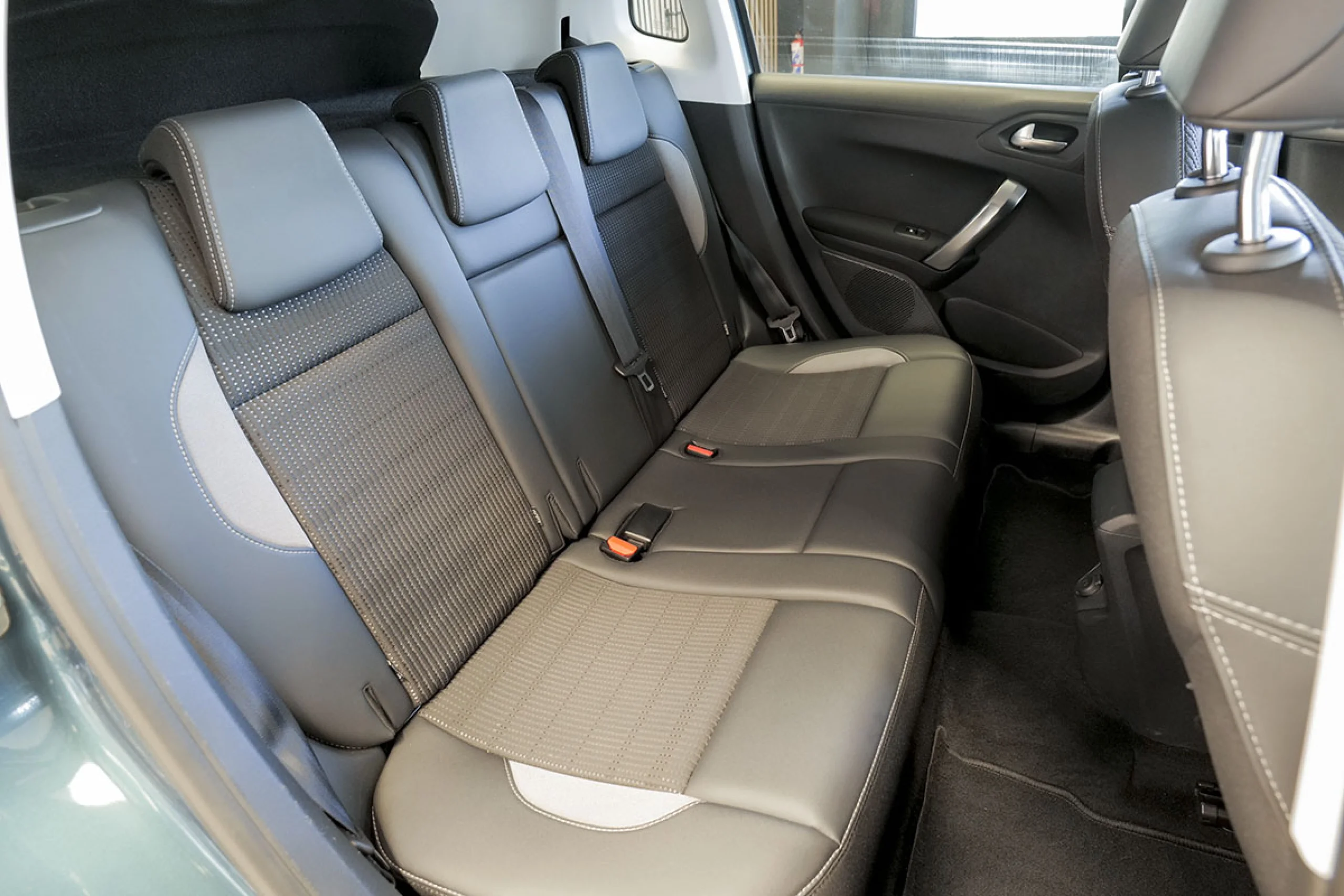 Peugeot 2008 Allure BlueHDi 120 SS EAT6 - Foto 16