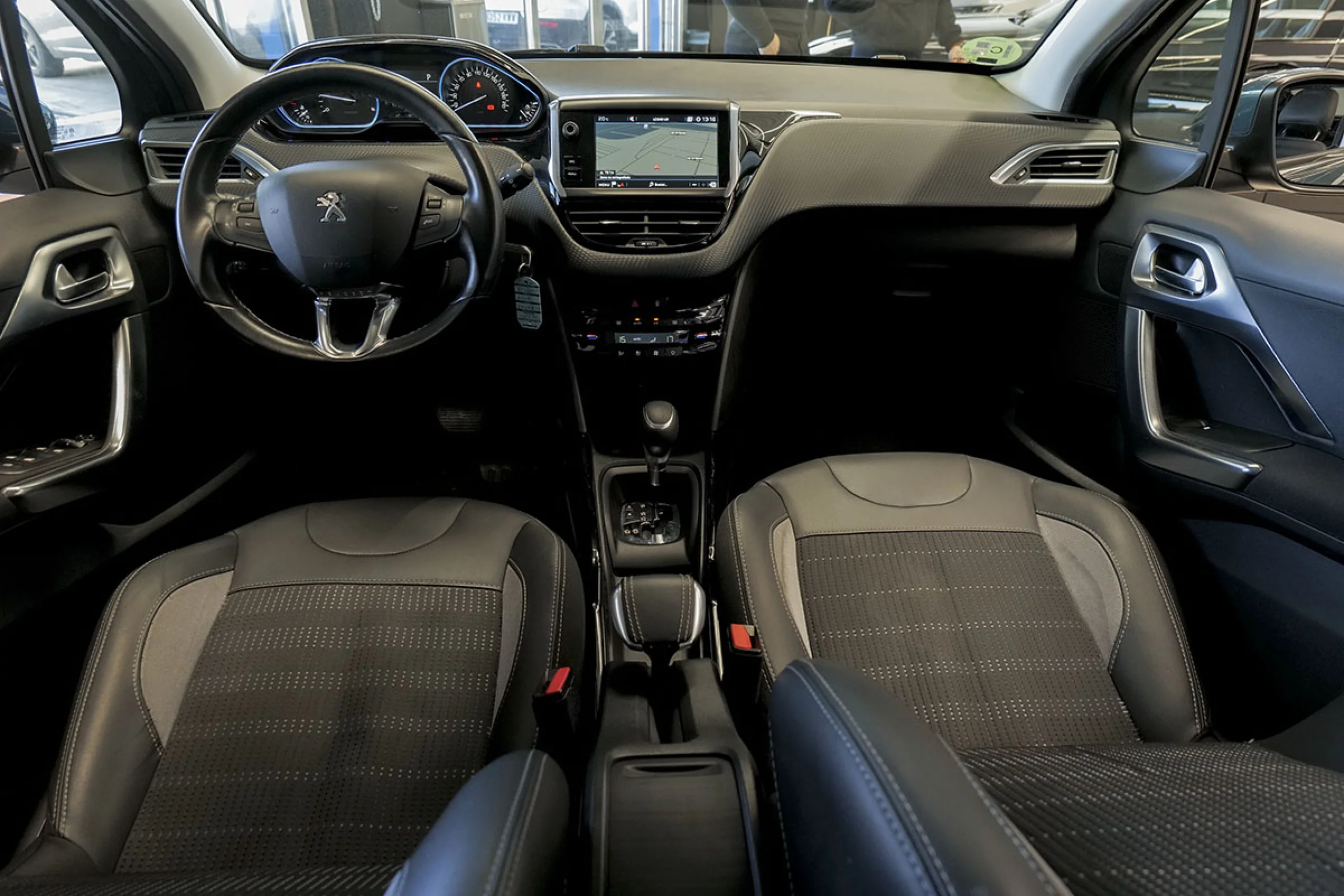 Peugeot 2008 Allure BlueHDi 120 SS EAT6 - Foto 6