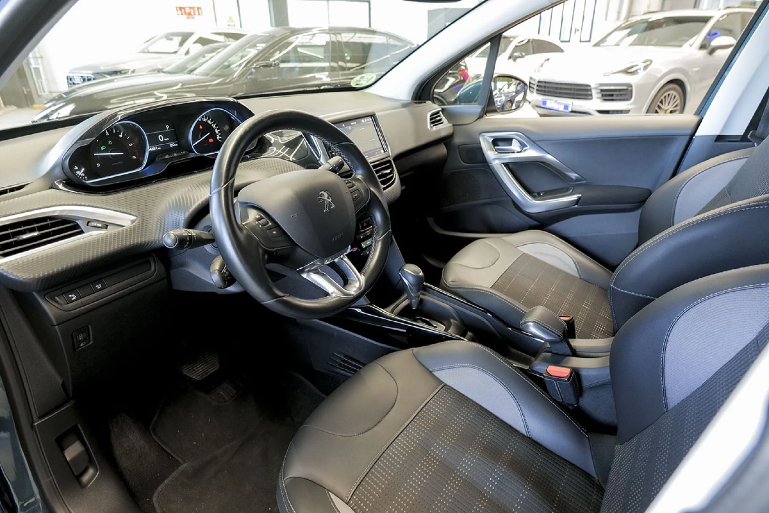 Peugeot 2008 Allure BlueHDi 120 SS EAT6 - Foto 4