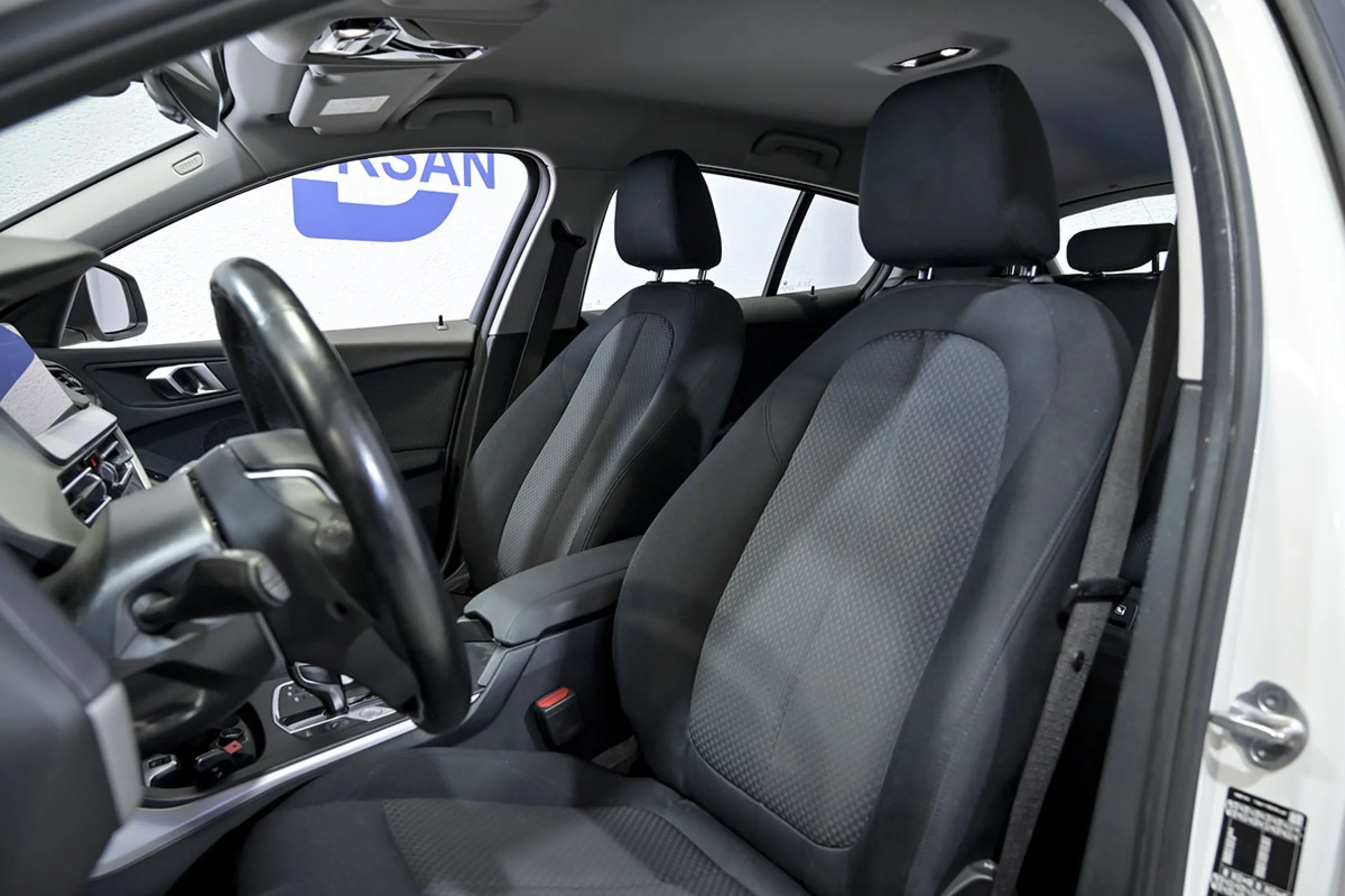 BMW 118 Serie 1 118d Business Auto. - Foto 9