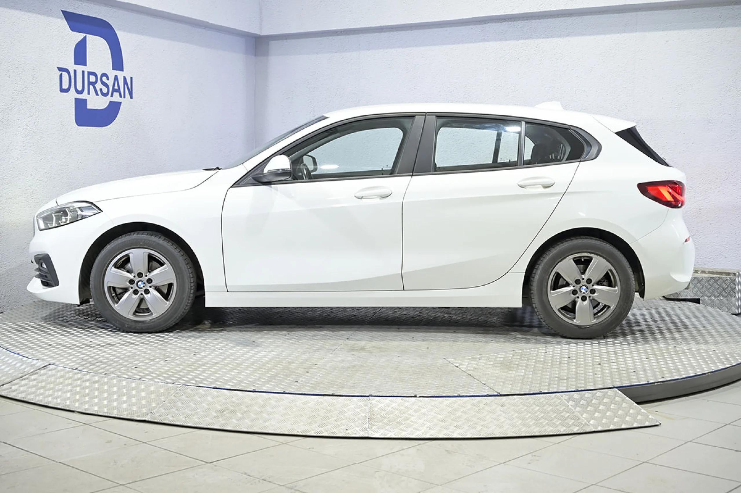 BMW 118 Serie 1 118d Business Auto. - Foto 19