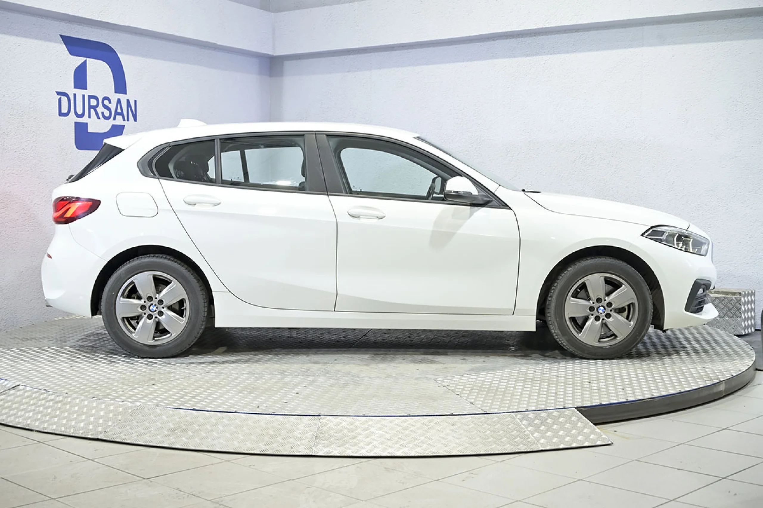 BMW 118 Serie 1 118d Business Auto. - Foto 20