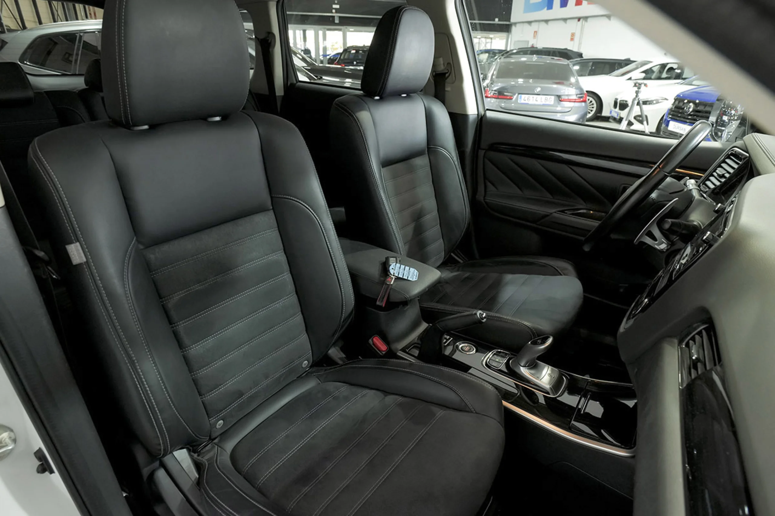 Mitsubishi Outlander 2.0 PHEV Kaiteki Auto 4WD - Foto 19