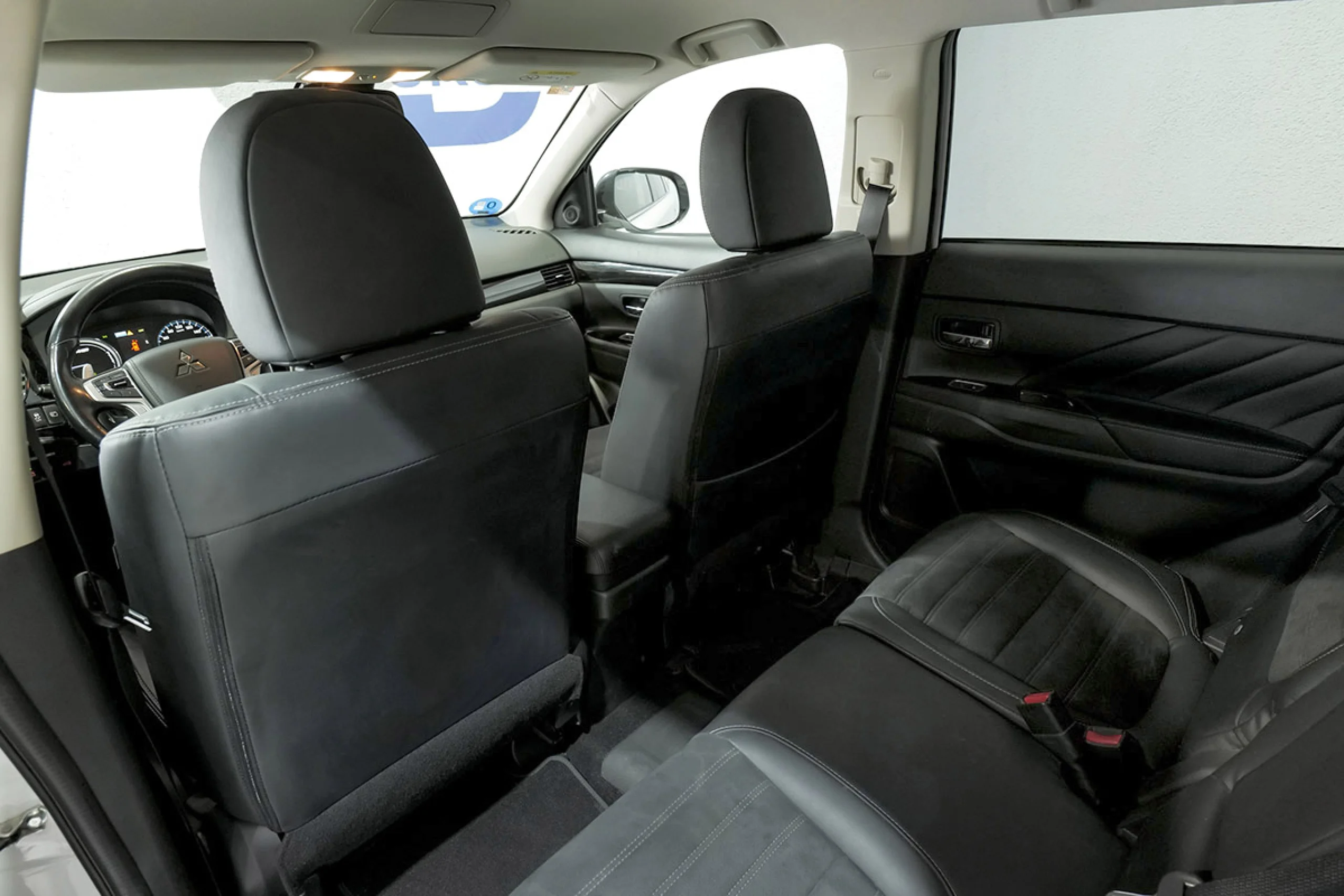 Mitsubishi Outlander 2.0 PHEV Kaiteki Auto 4WD - Foto 17