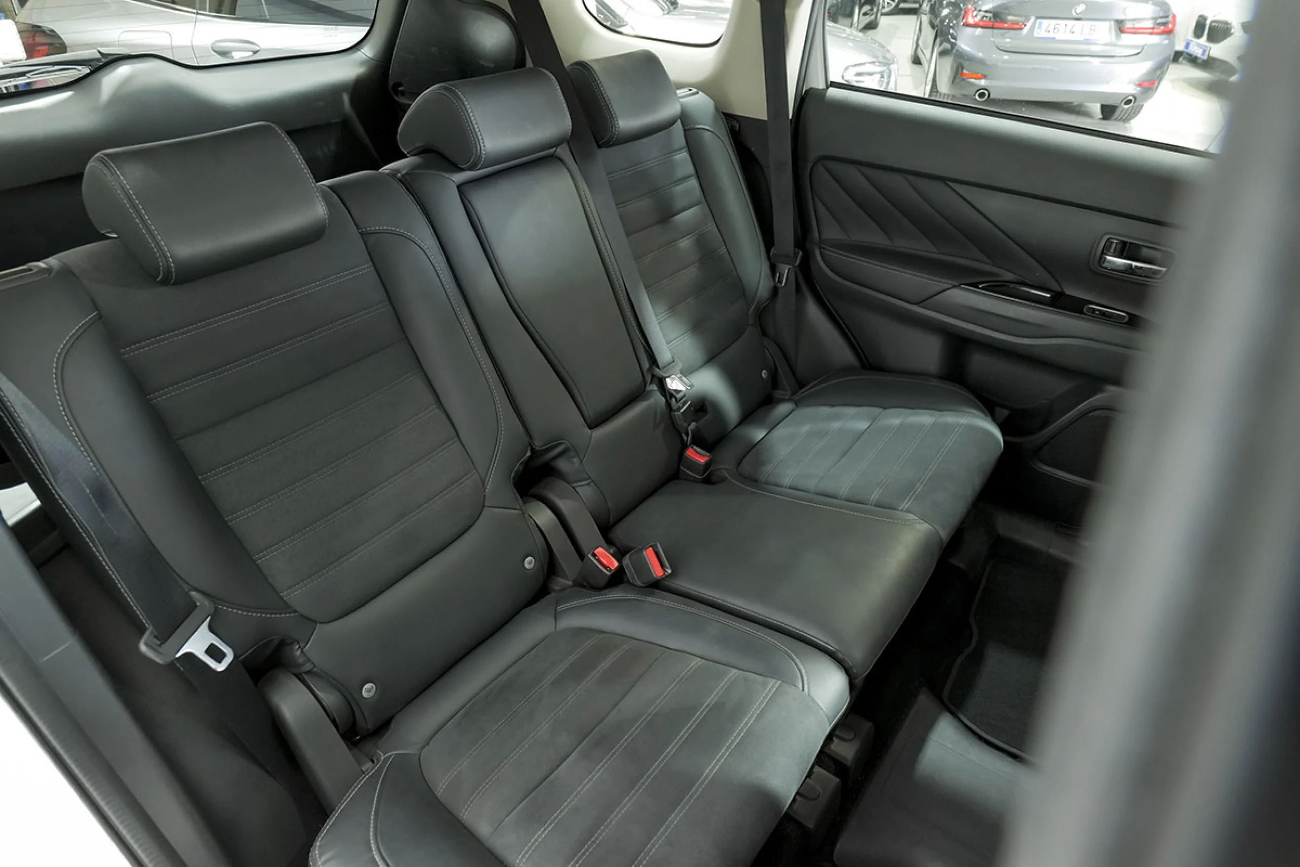 Mitsubishi Outlander 2.0 PHEV Kaiteki Auto 4WD - Foto 18