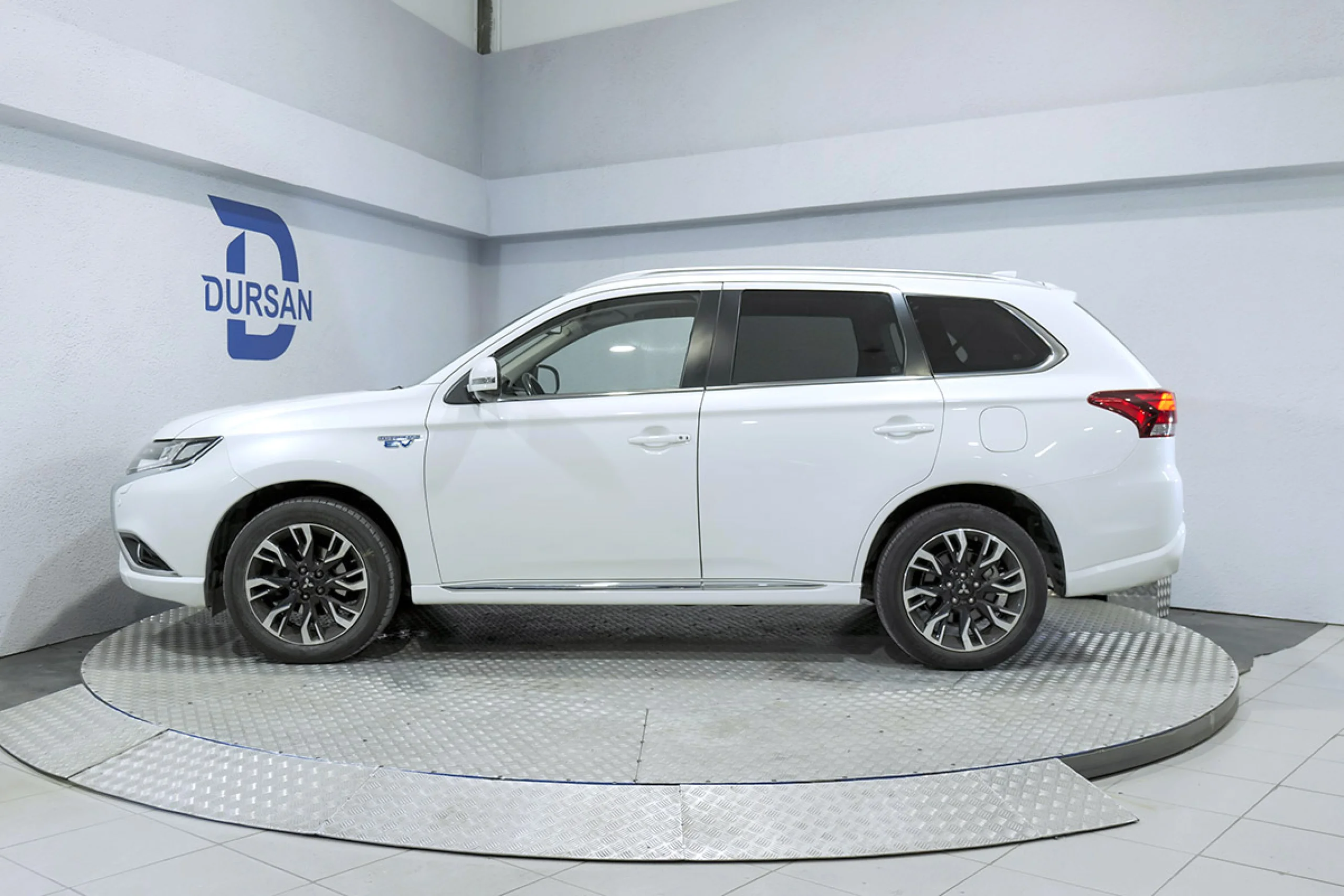 Mitsubishi Outlander 2.0 PHEV Kaiteki Auto 4WD - Foto 21