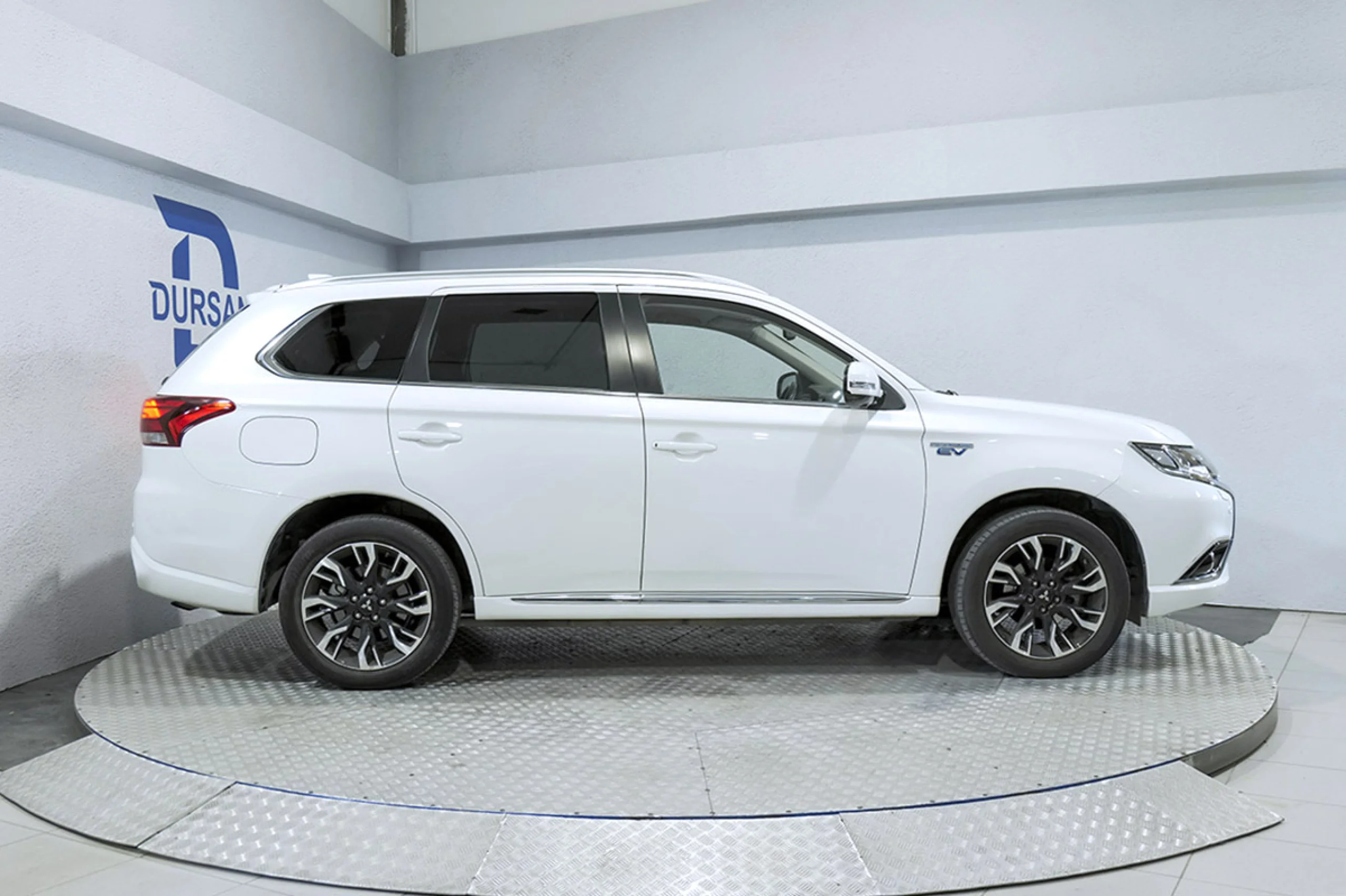 Mitsubishi Outlander 2.0 PHEV Kaiteki Auto 4WD - Foto 22