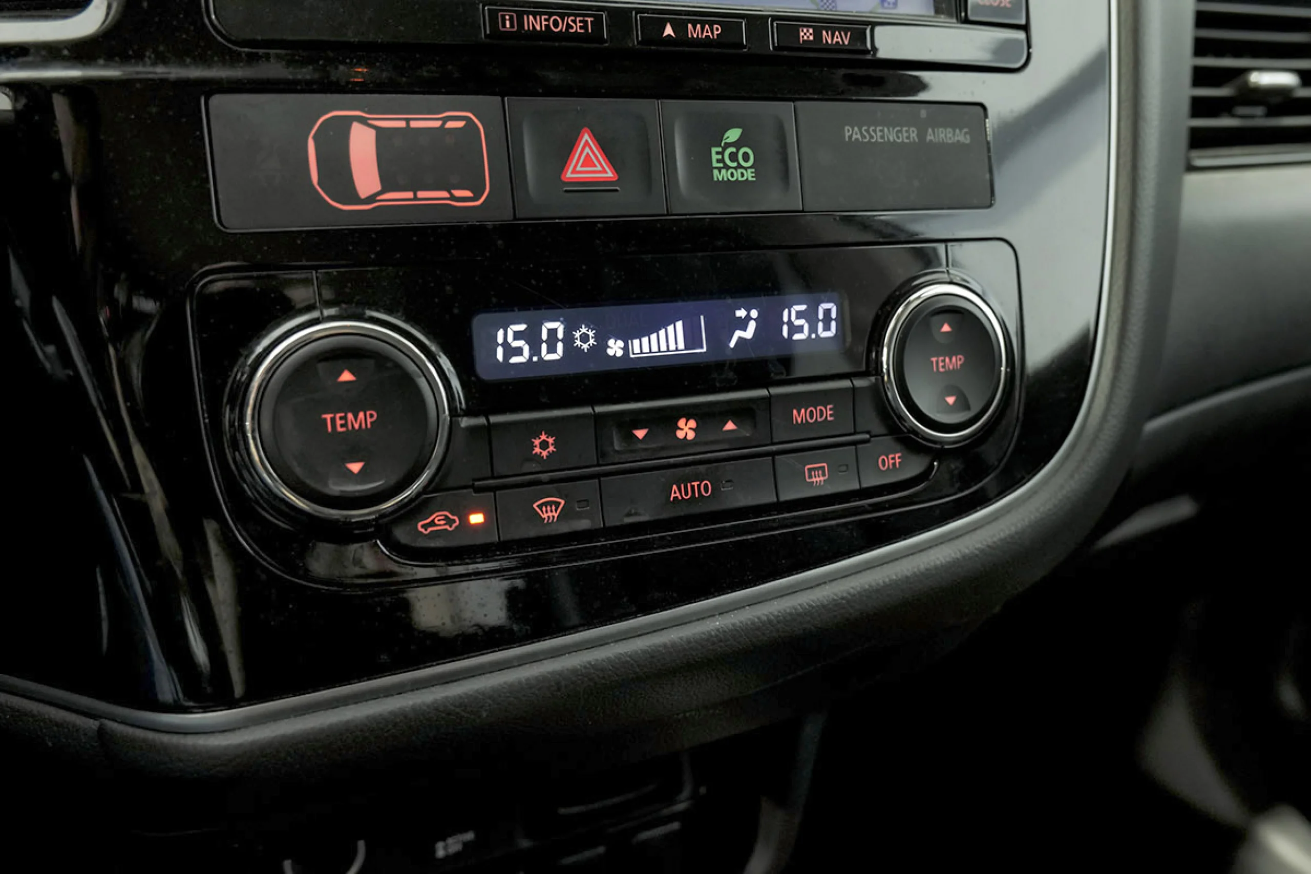 Mitsubishi Outlander 2.0 PHEV Kaiteki Auto 4WD - Foto 32