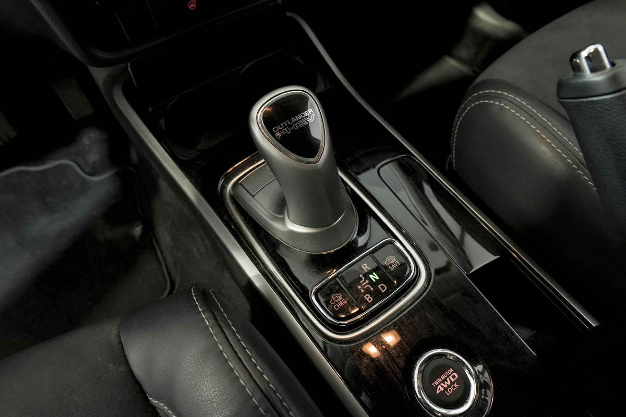 Mitsubishi Outlander 2.0 PHEV Kaiteki Auto 4WD - Foto 34