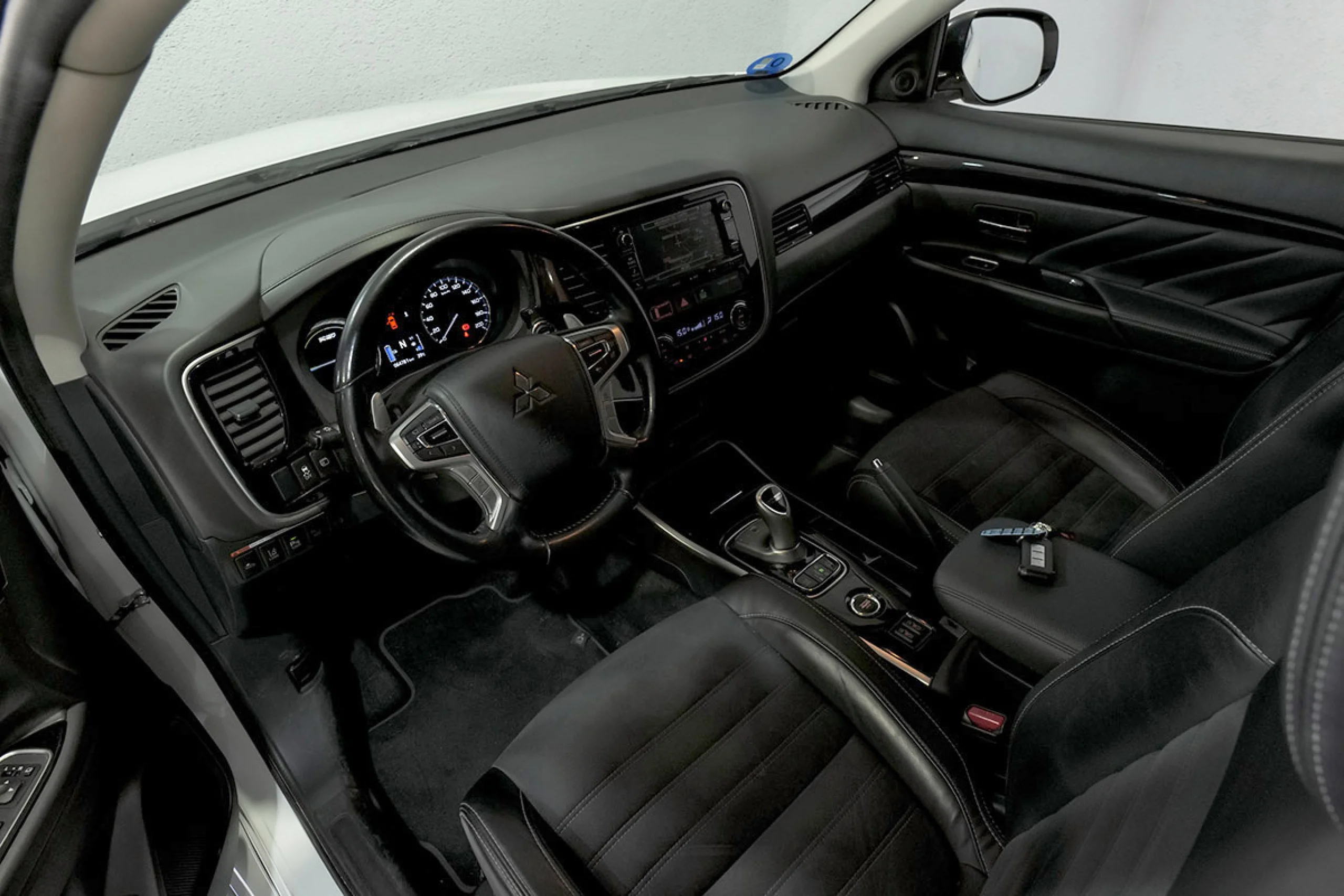 Mitsubishi Outlander 2.0 PHEV Kaiteki Auto 4WD - Foto 36