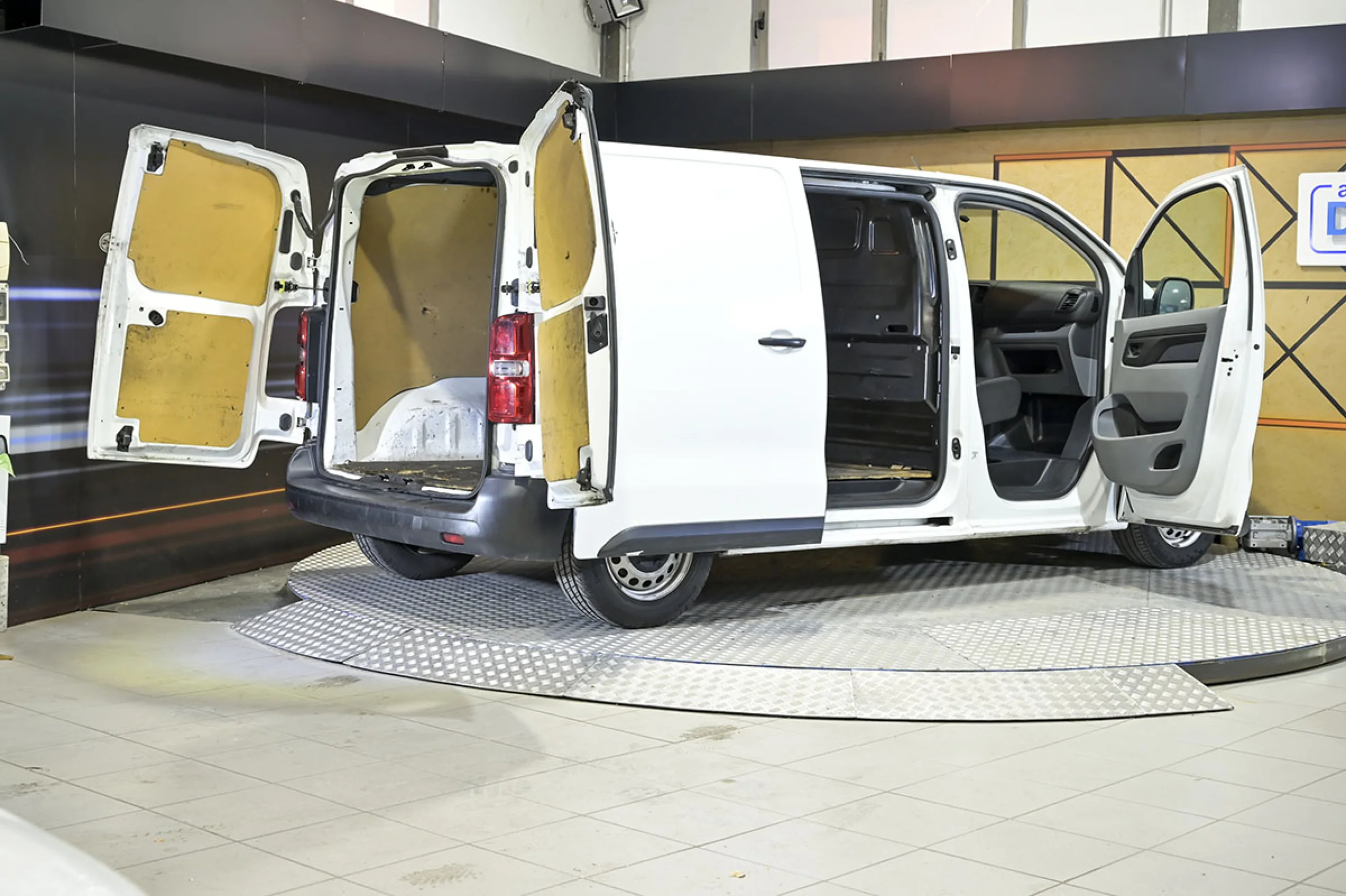 Peugeot Expert Furgon Pro 1.5 BlueHDi 120 SS Standard - Foto 23