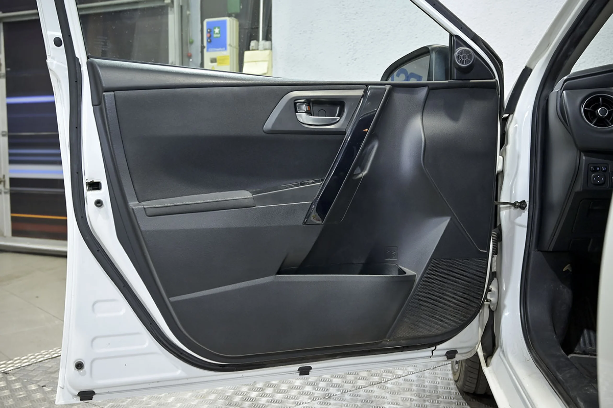Toyota Auris 1.8 140H Hybrid Feel - Foto 19