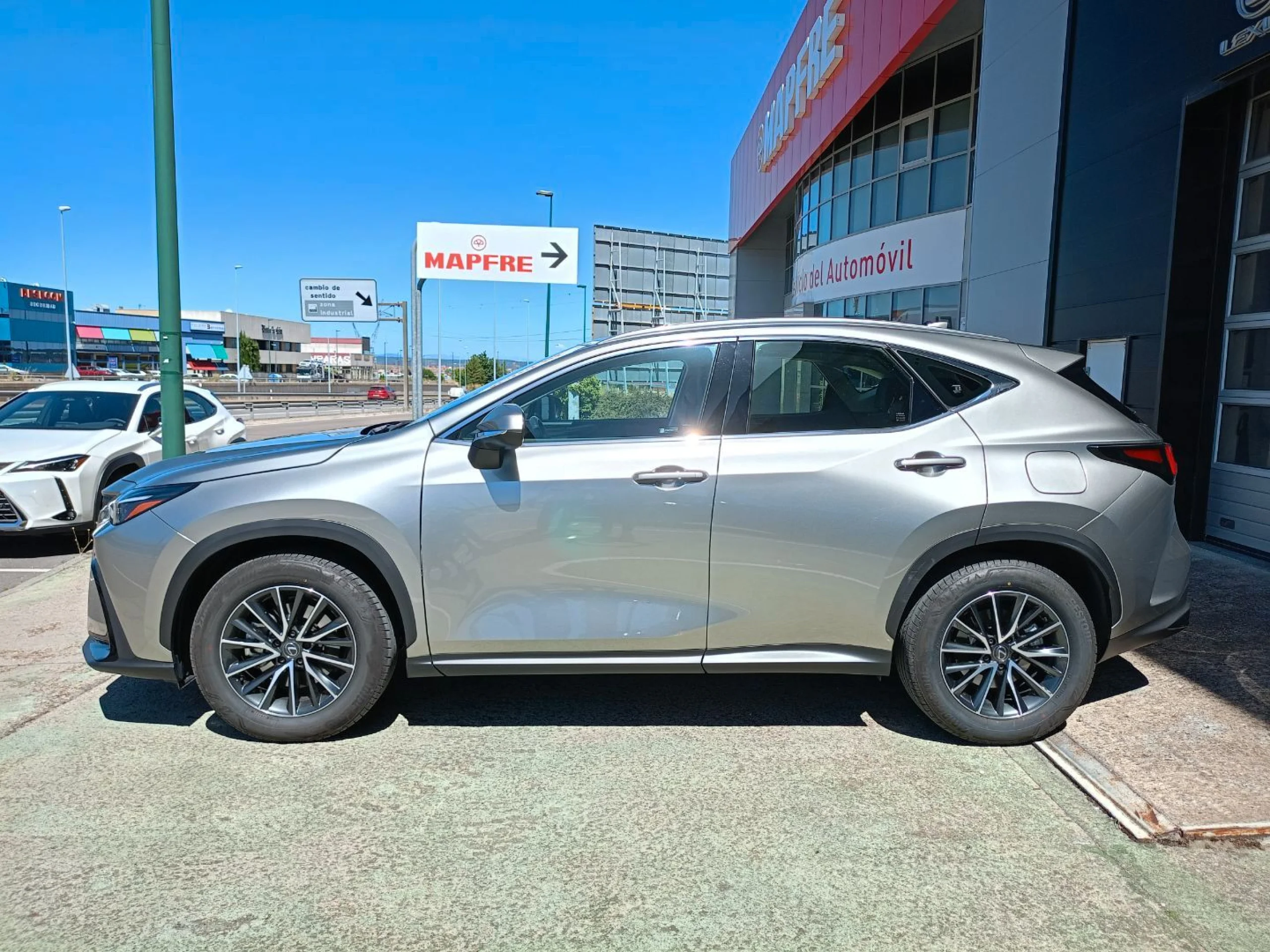 Lexus NX 350h Premium 2WD - Foto 19