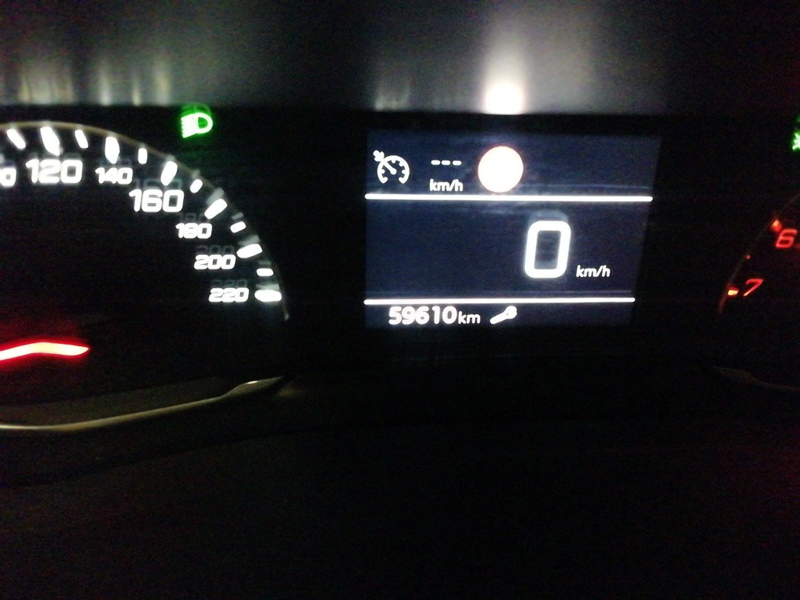 Peugeot 2008 Active Pack BlueHDI 81kW (110CV) - Foto 8