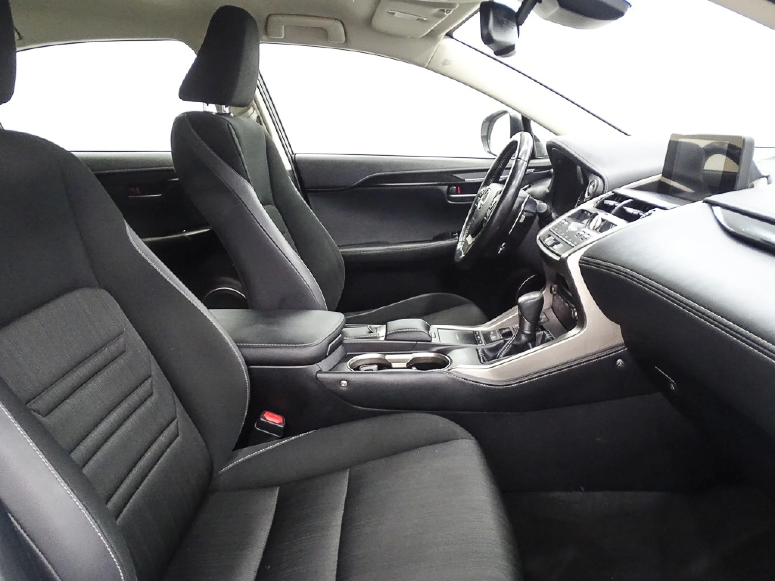 Lexus NX 300h NX 2.5 300h Business 2WD - Foto 18