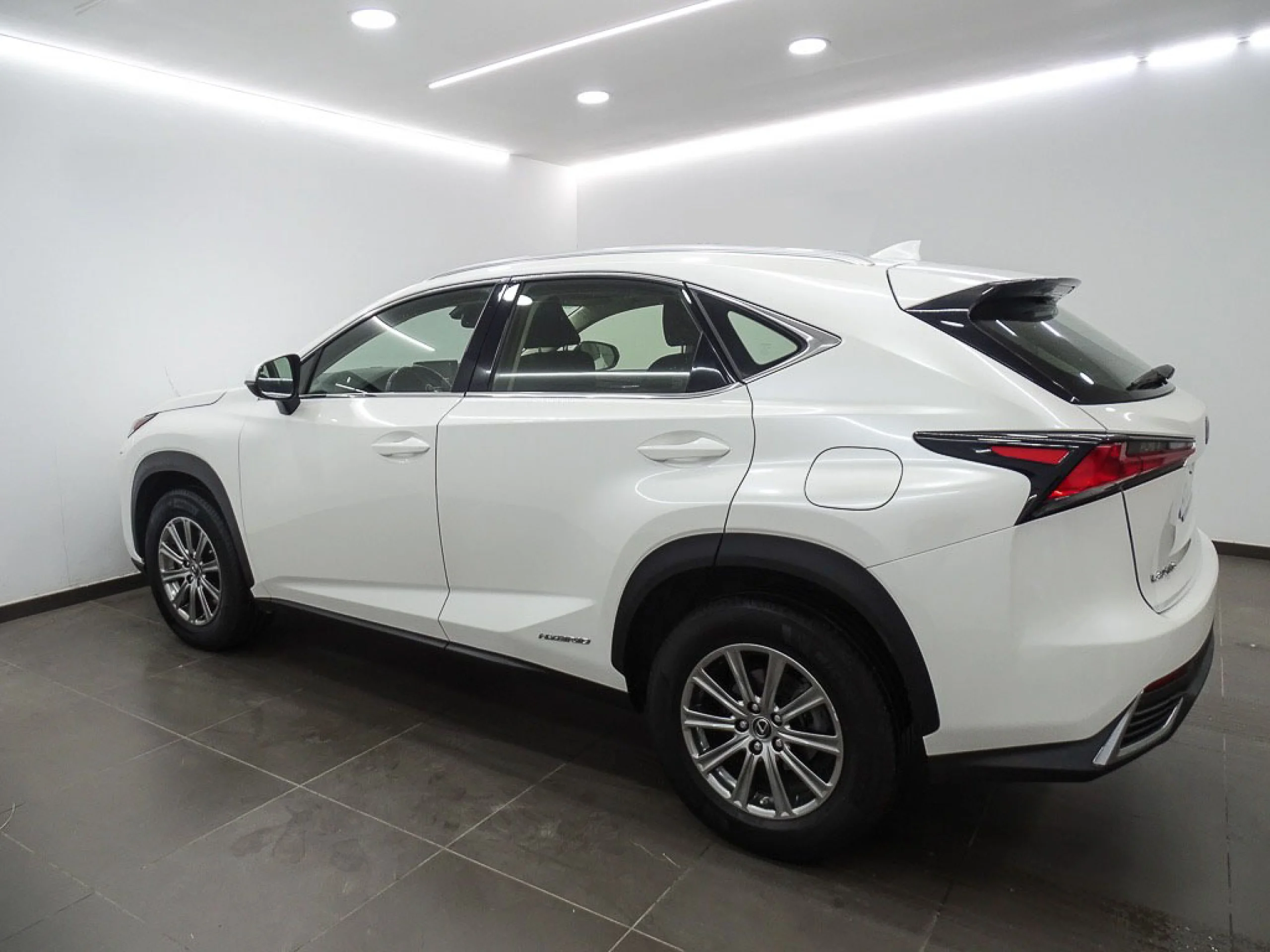 Lexus NX 300h NX 2.5 300h Business 2WD - Foto 29
