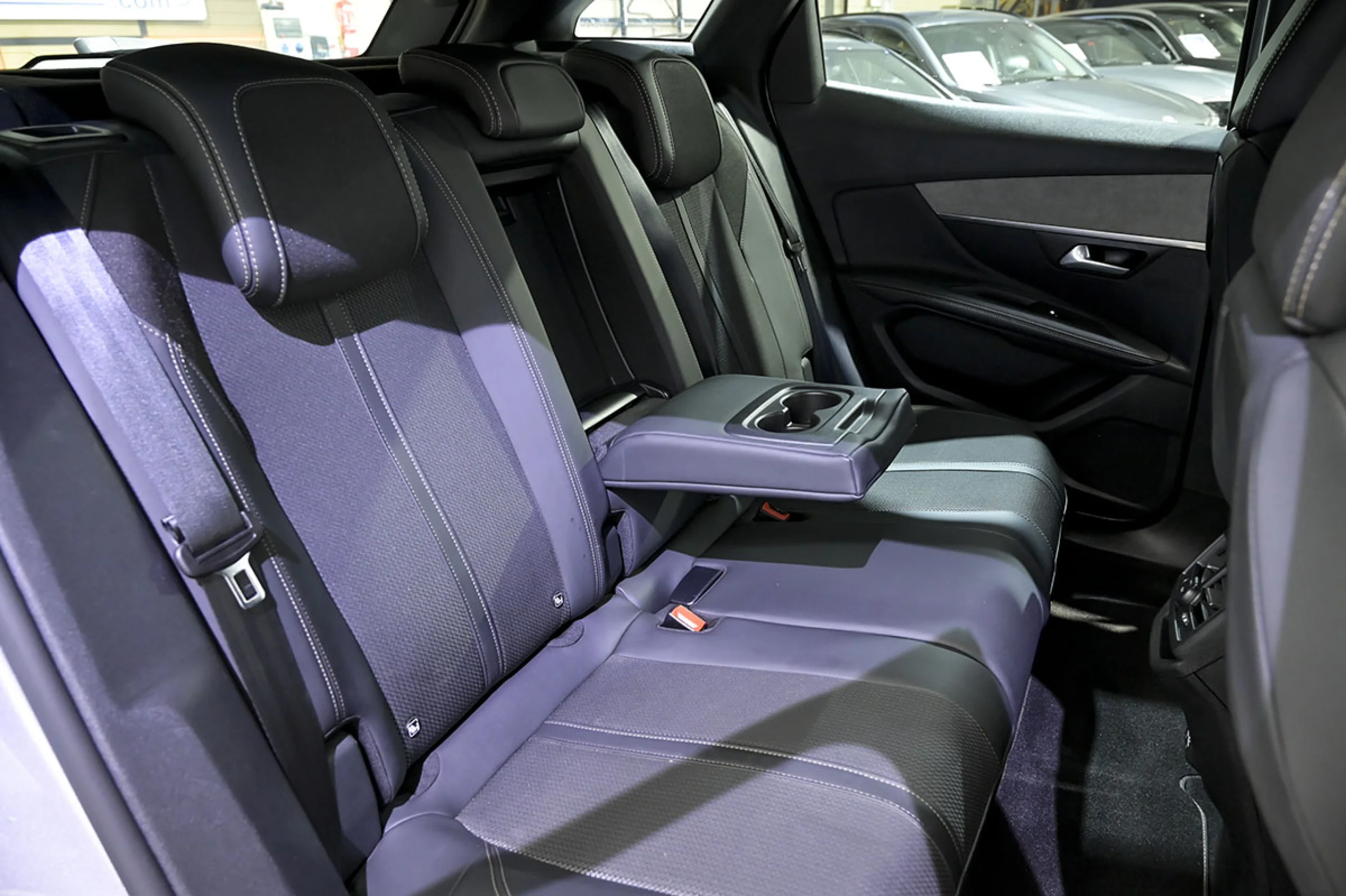 Peugeot 3008 1.5 BlueHDi 96kW SS GT EAT8 - Foto 18